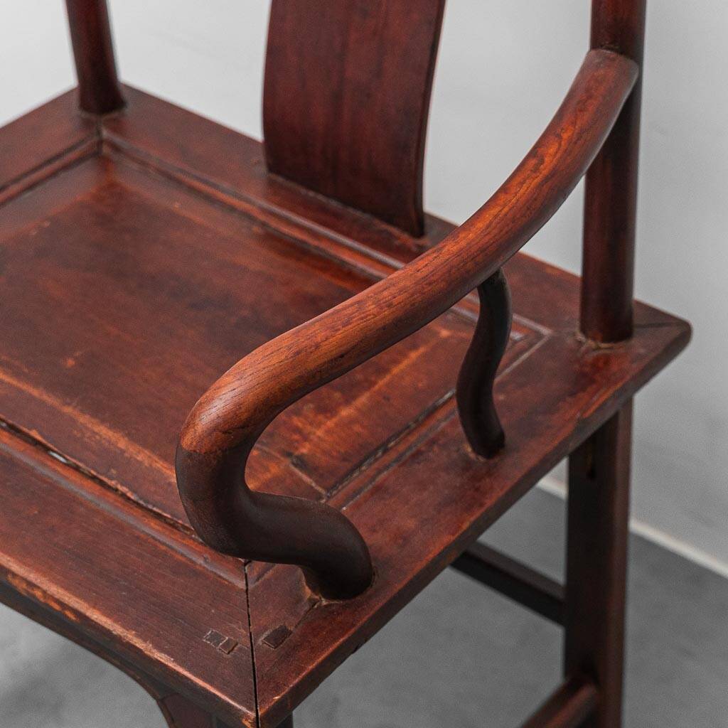 Fauteuil avec accoudoirs en bois, Chine, style dynastie Ming, 19e siècle