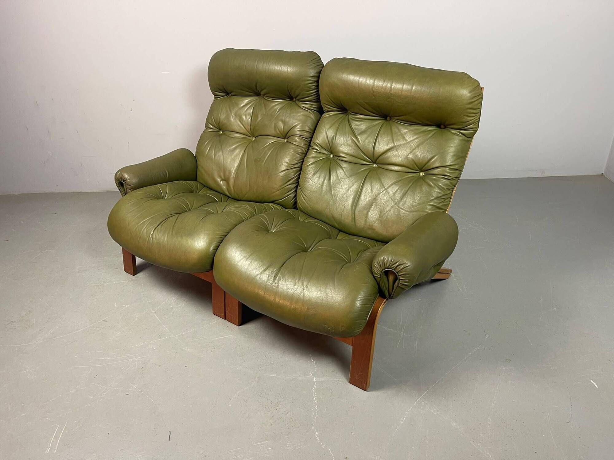 Supercomfy Scandinavian Rybo Rykken Olivegreen Leather 2-Seater Ry-Wing