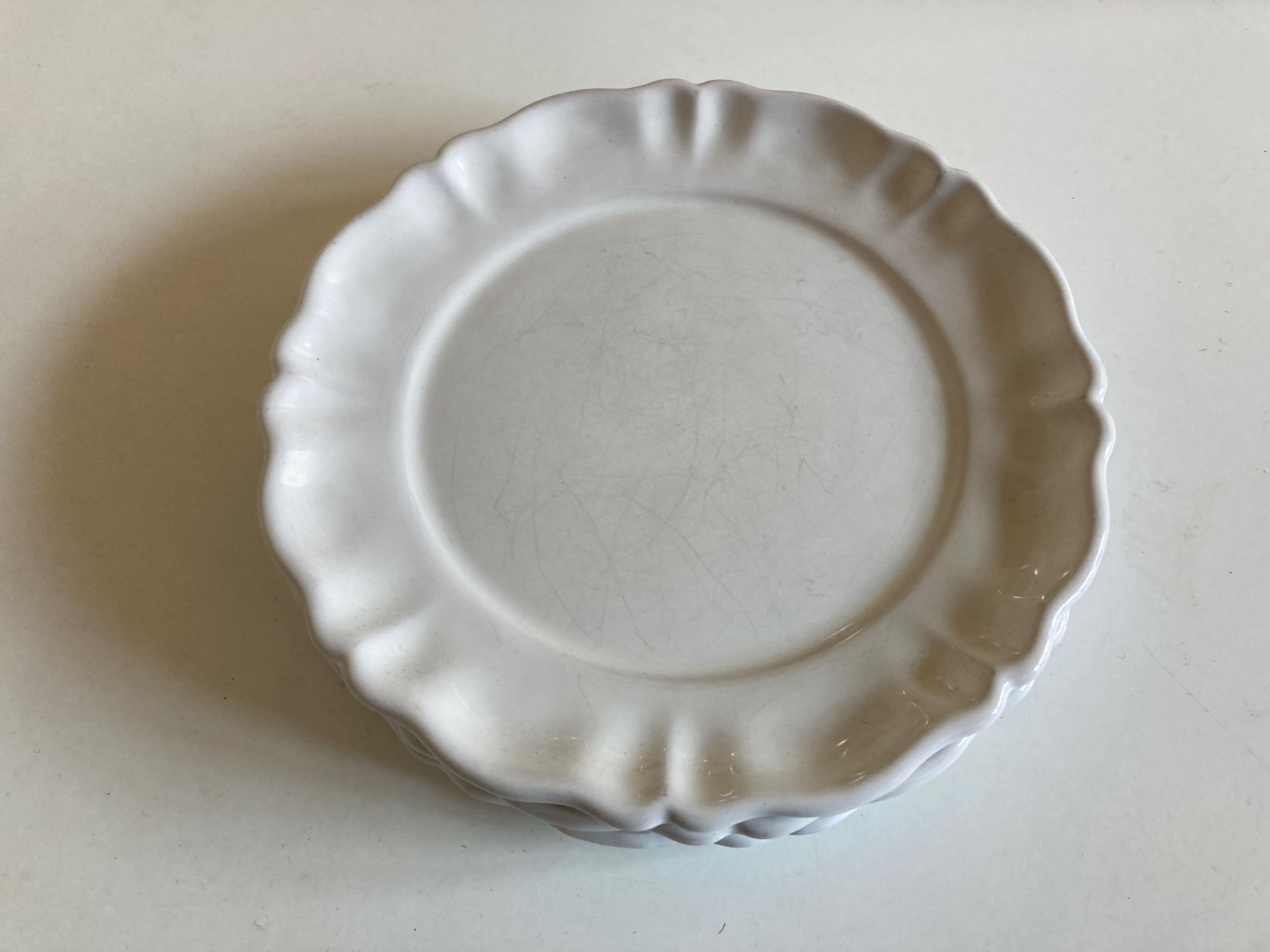 Set de 4 assiettes plates en terre vernissée à godrons moustier 1970