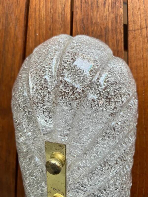 Murano wall lamp in cracked glass and gilded brass, Italian design 1970