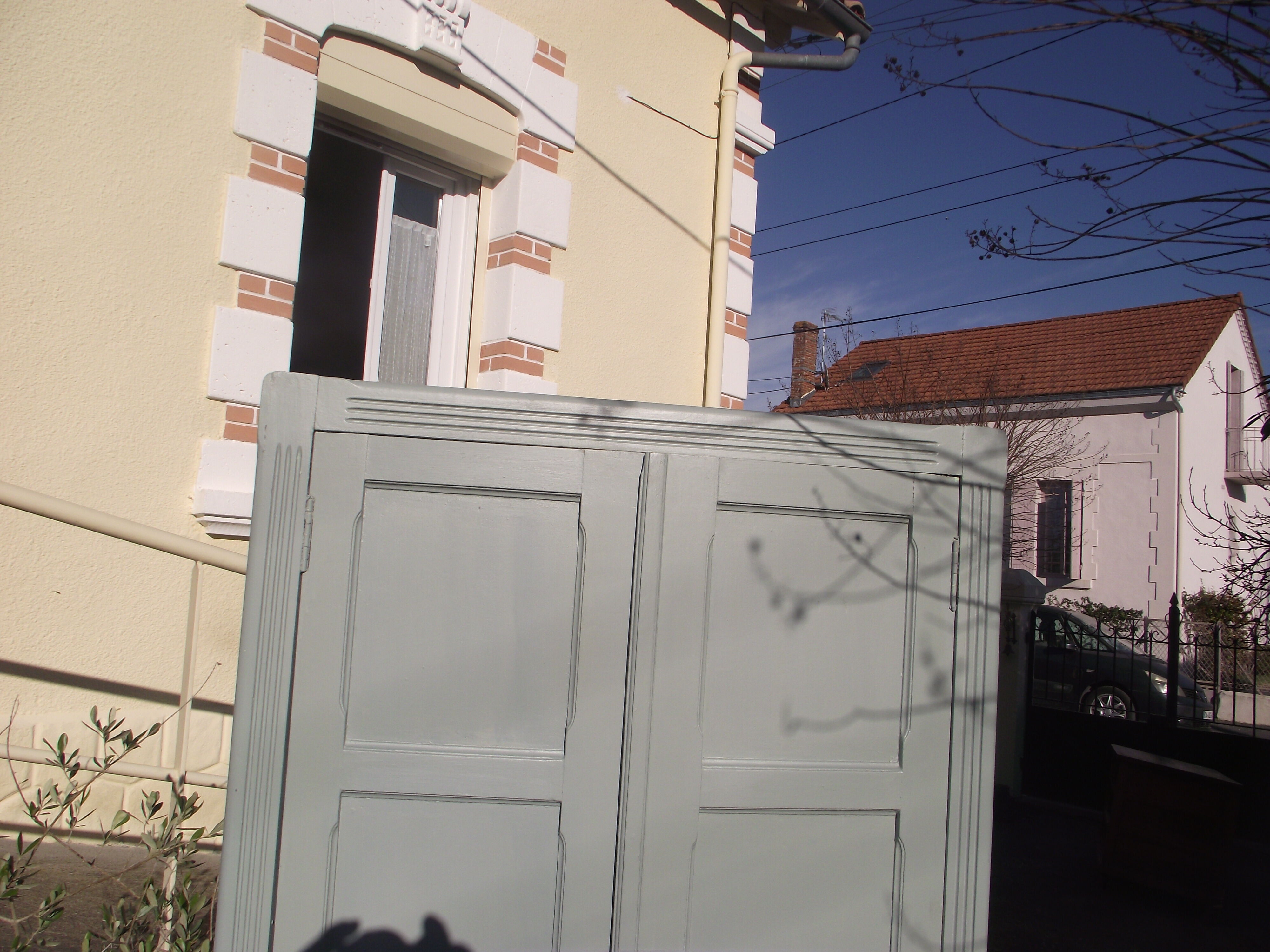 Armoire parisienne peinte