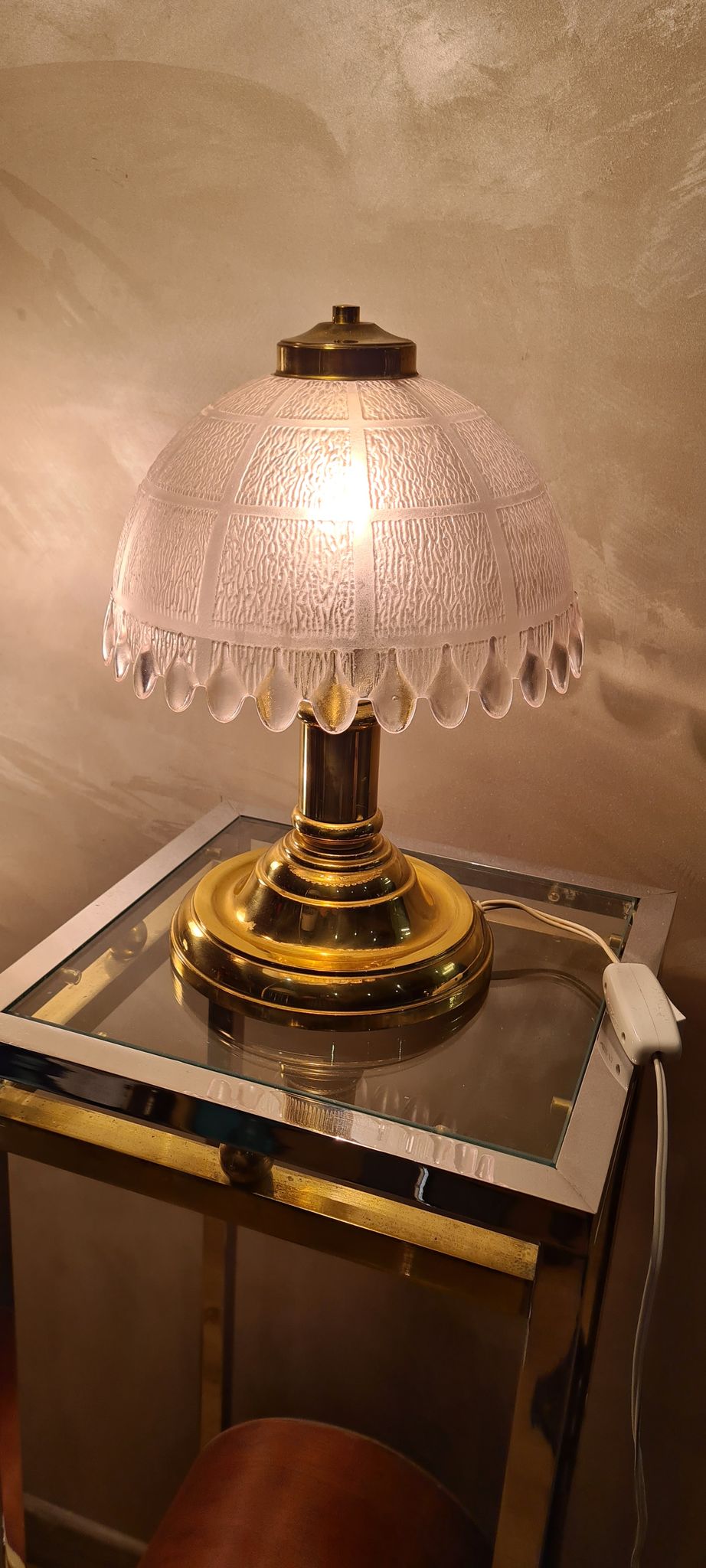 Delux lamp 1970 A 80 gold chrome ,,,,,and molded glass 31x22 very good condition