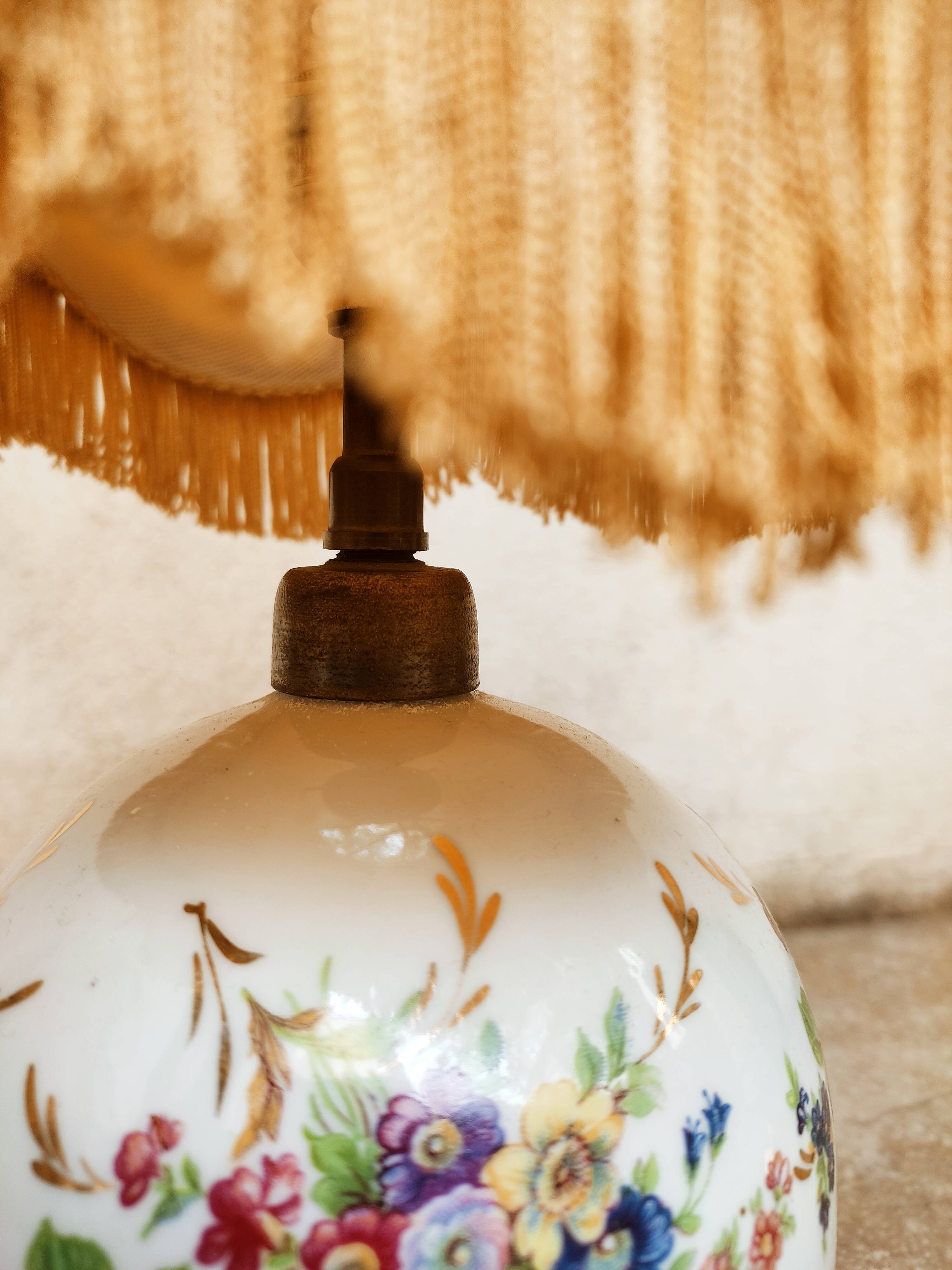 Porcelain ball lamp