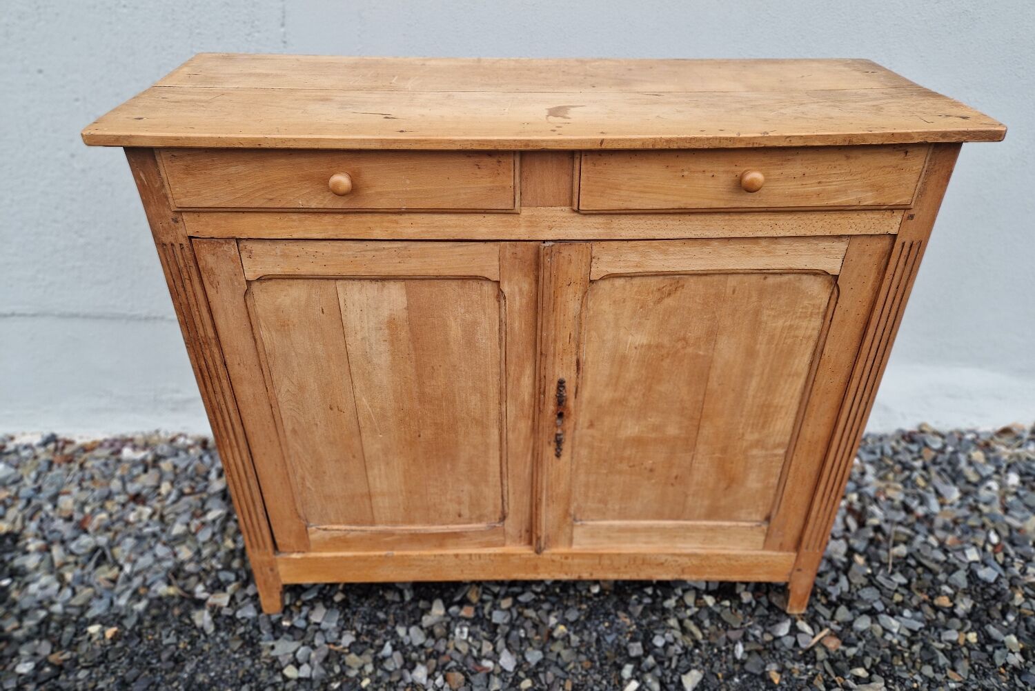 Buffet parisien ancien à 2 portes et 2 tiroirs