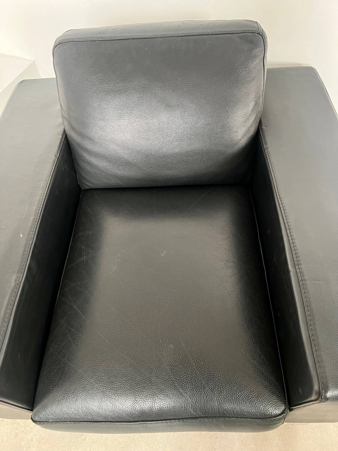 Lot 2 roche bobois designer leather armchairs 80s vintage custom aviator shape