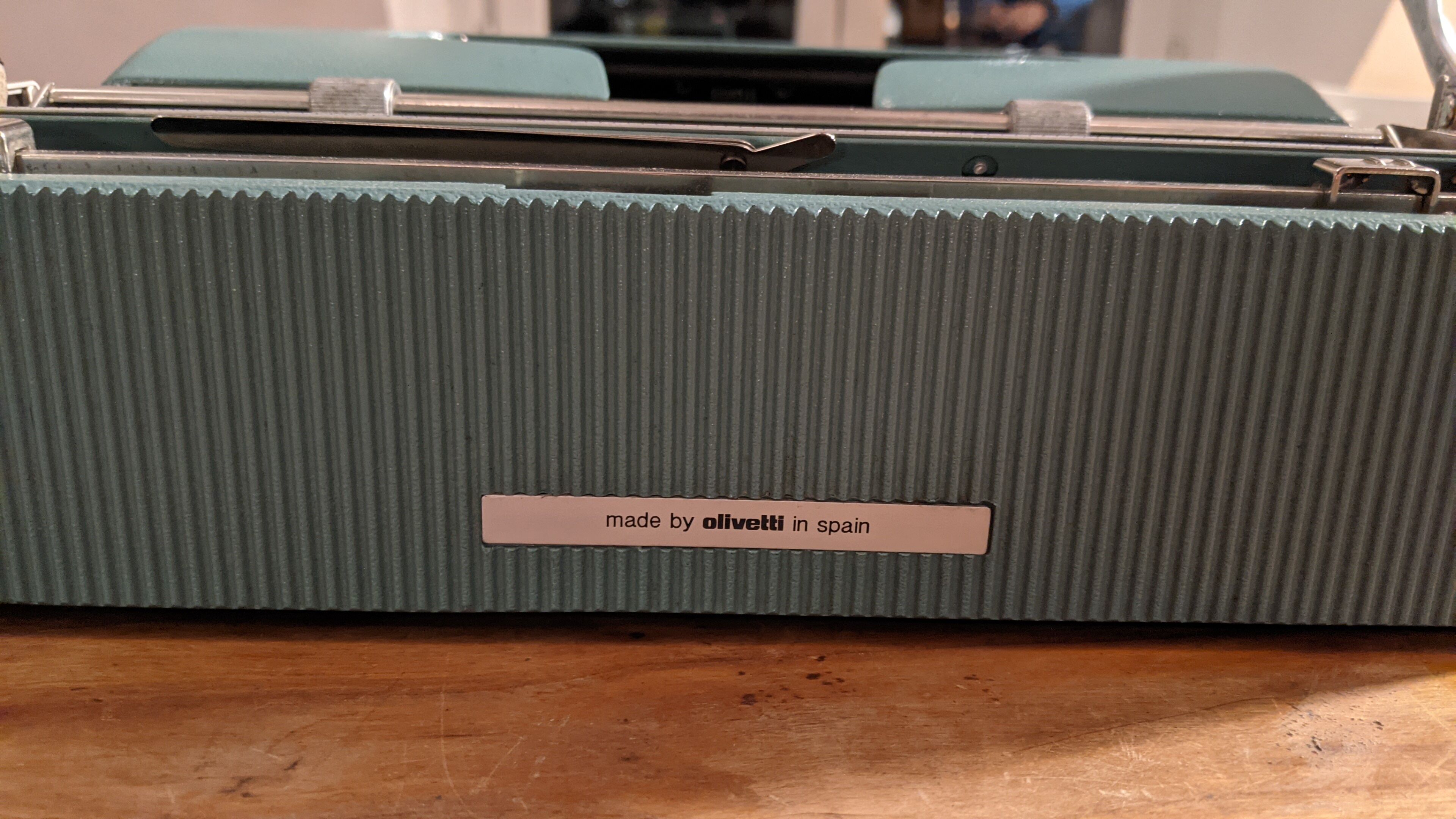 Typewriter Olivetti Lettera 32