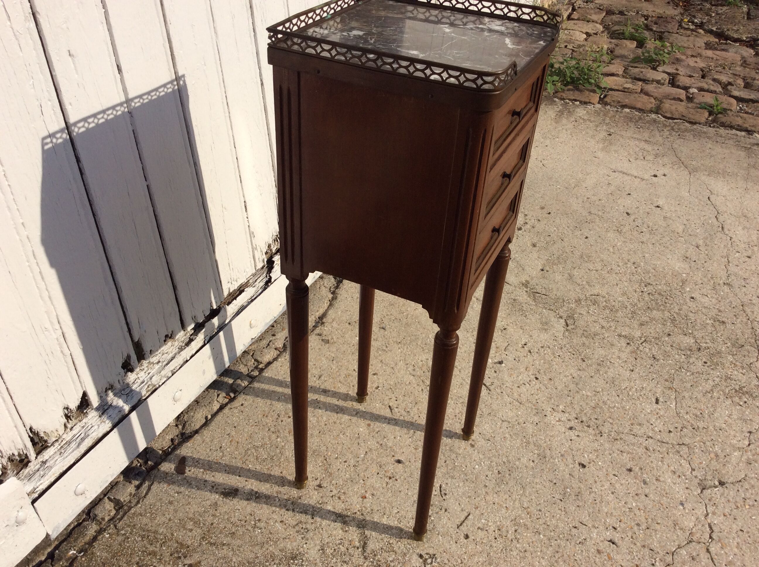 Beside table XVlllème