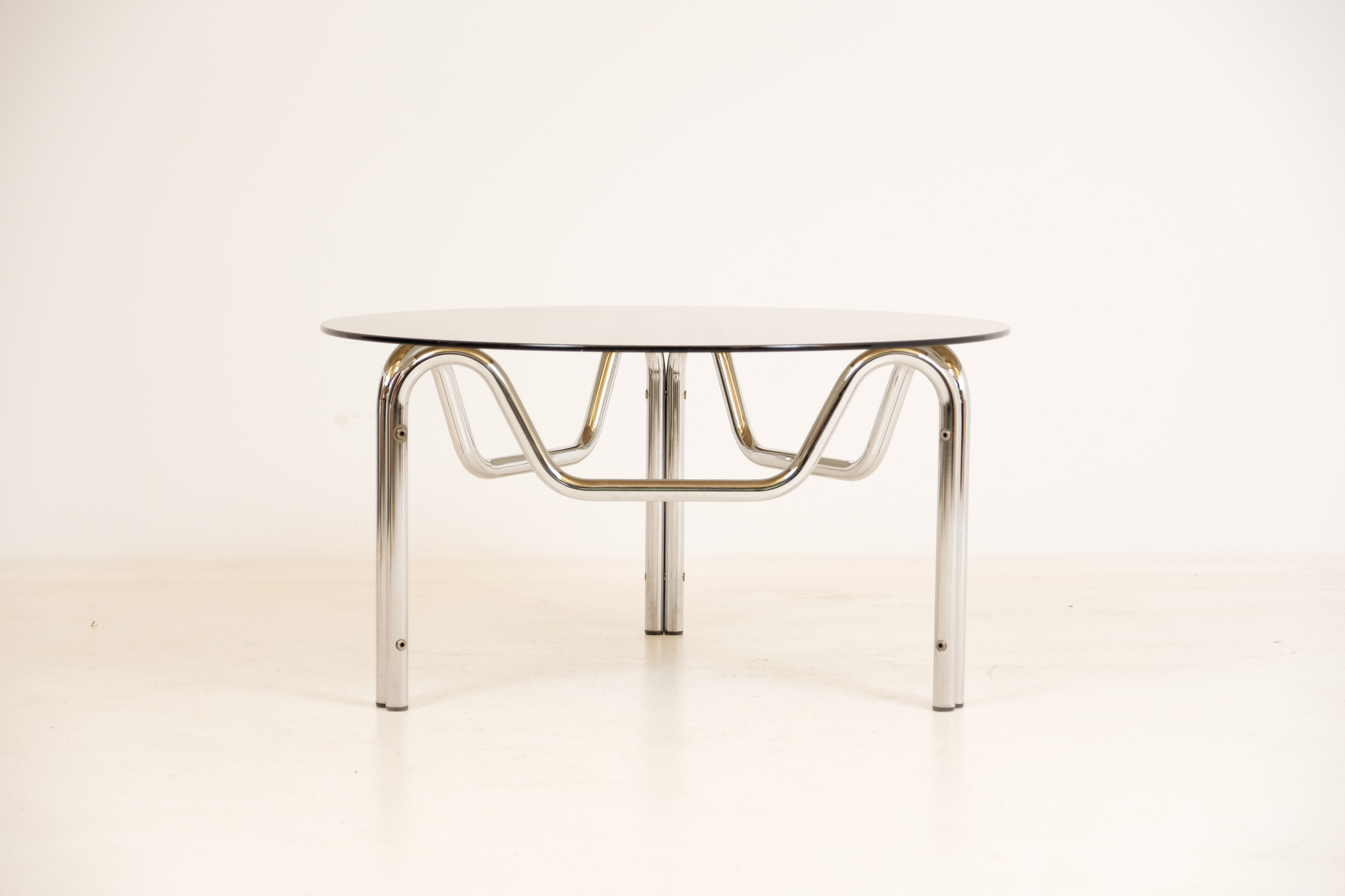 Round coffee table 1970