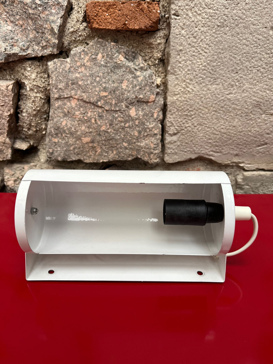 Metal wall light with shutter