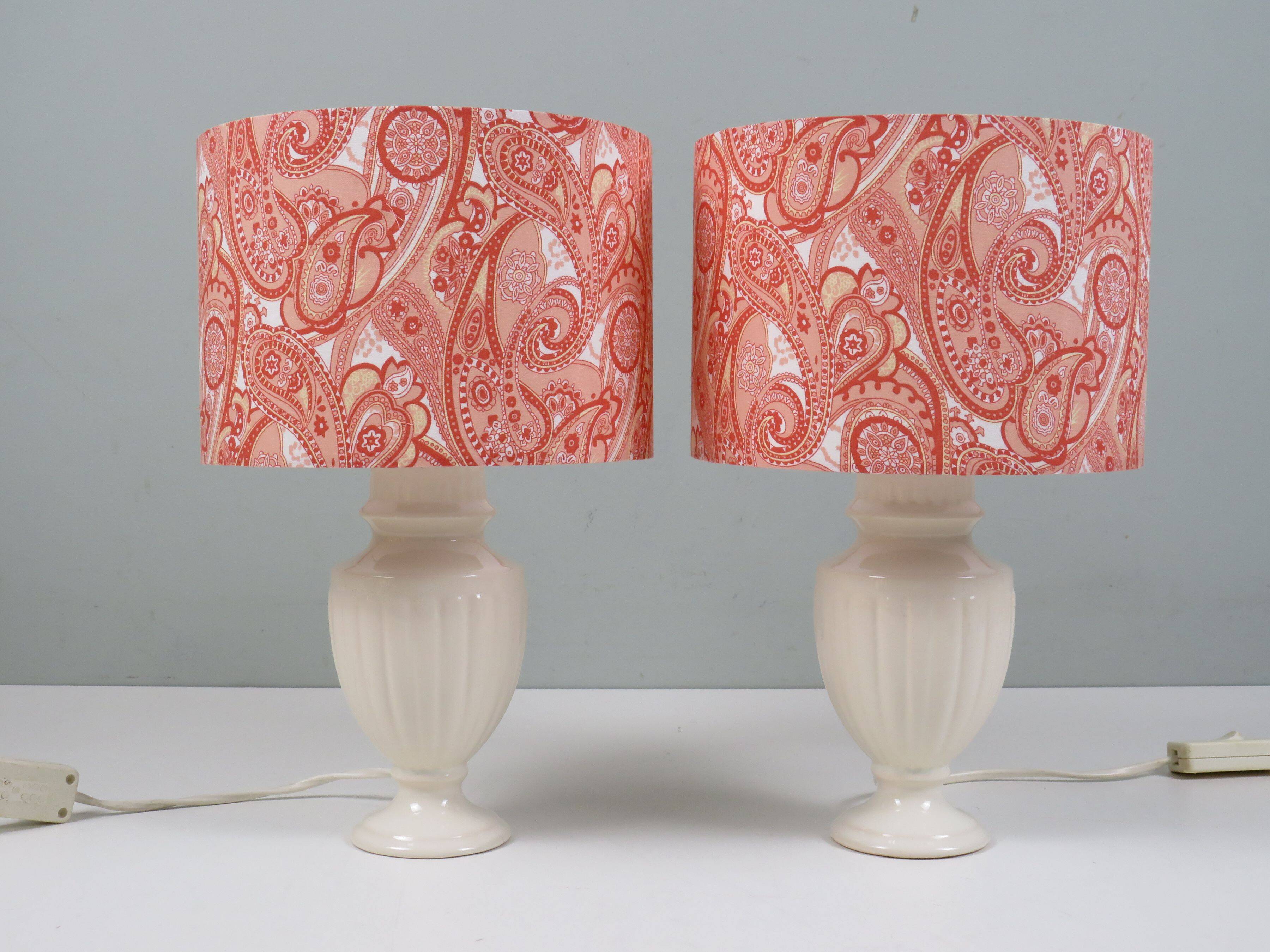 Lot de 2 lampes de chevet en céramique avec abat-jour à motif cachemire.