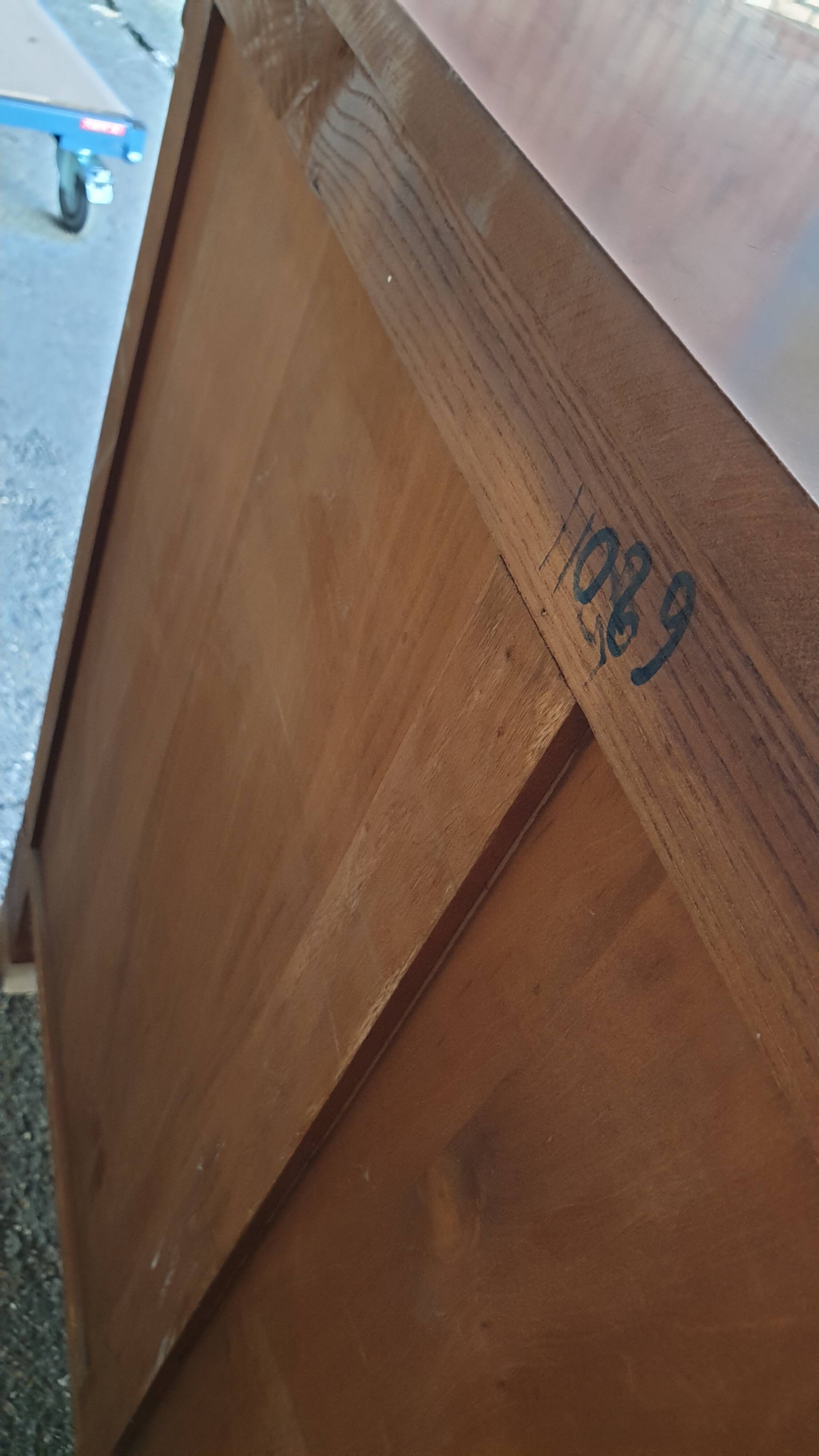 Commode louis Philippe à doucine 4 tiroirs merisier.