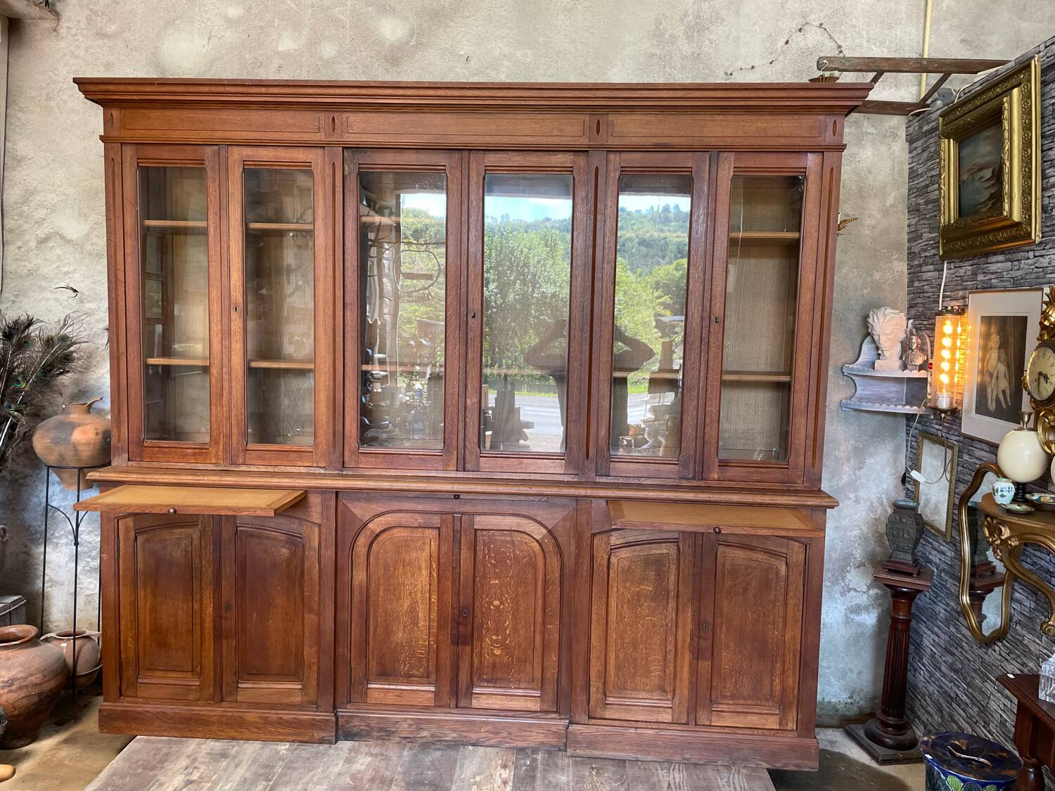 Large two-body showcase library