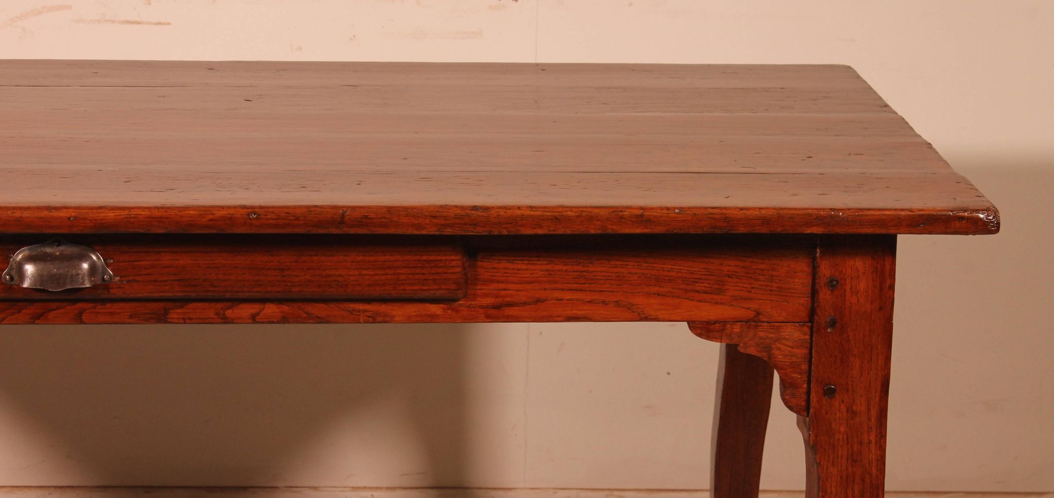 Louis XV table in oak, late 18th century.