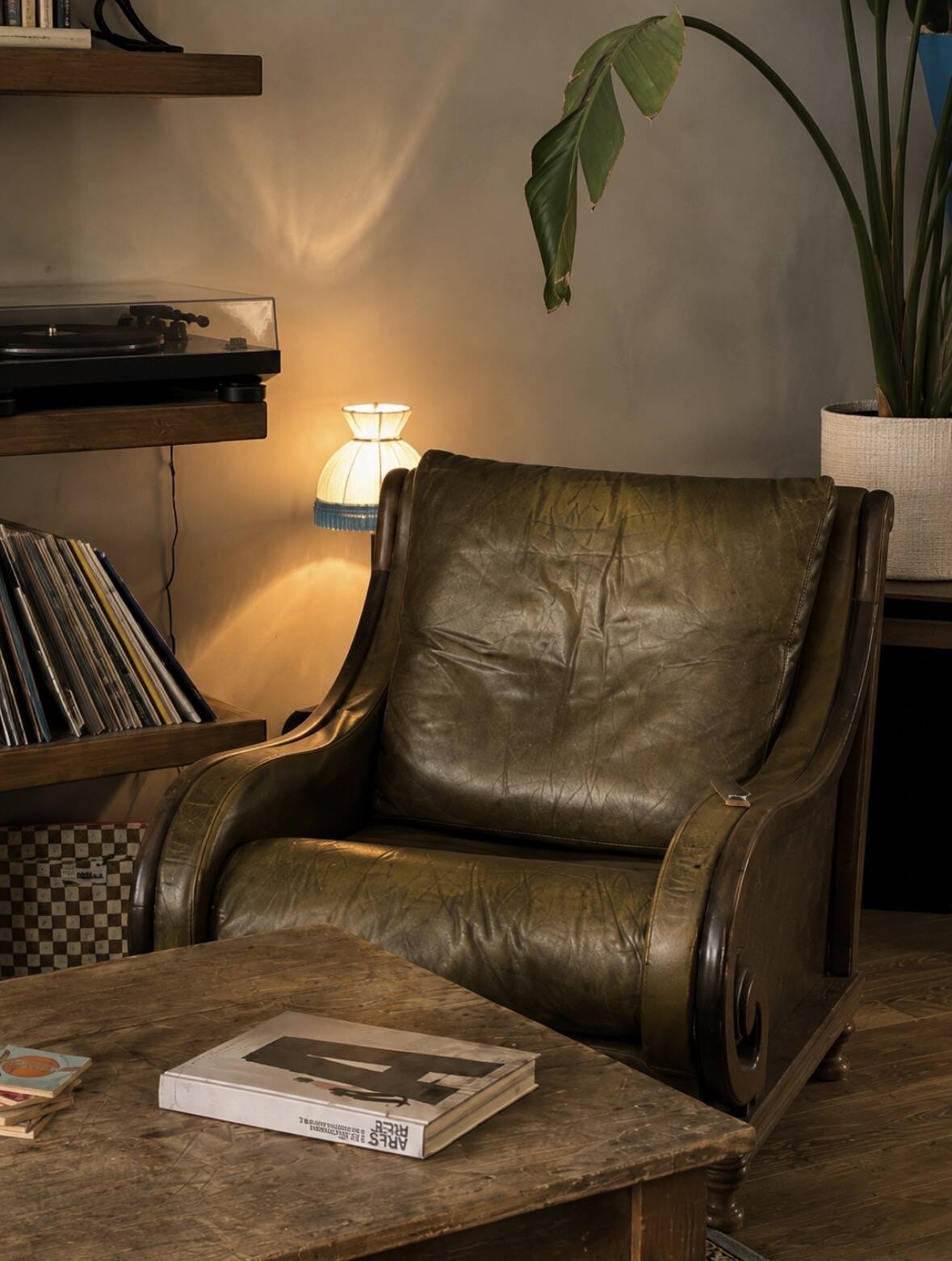 Pair of vintage cognac leather armchairs & solid wood – club/lounge style
