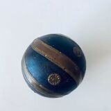 Decorative ball in wood and laion