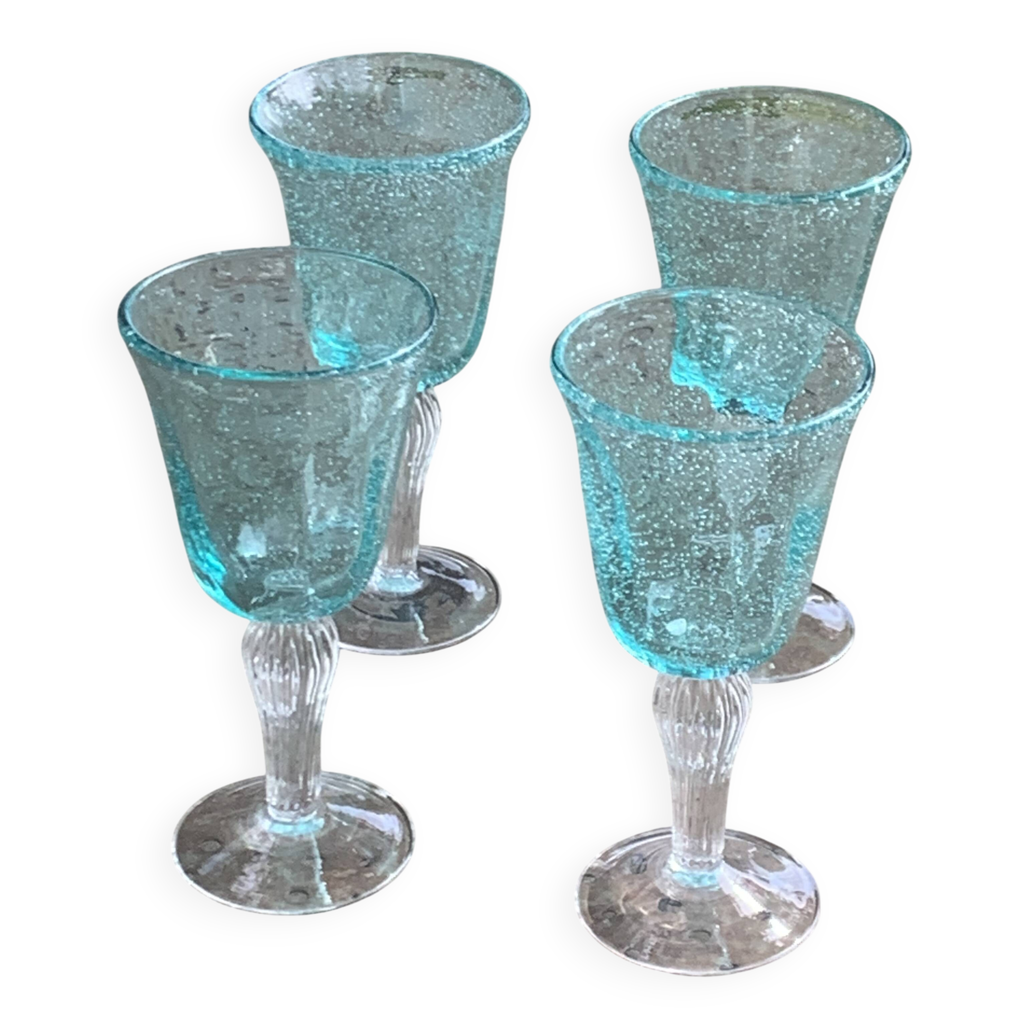Lot de 4 grands verres a vin en verre soufflé et bullé de couleur vert, vin