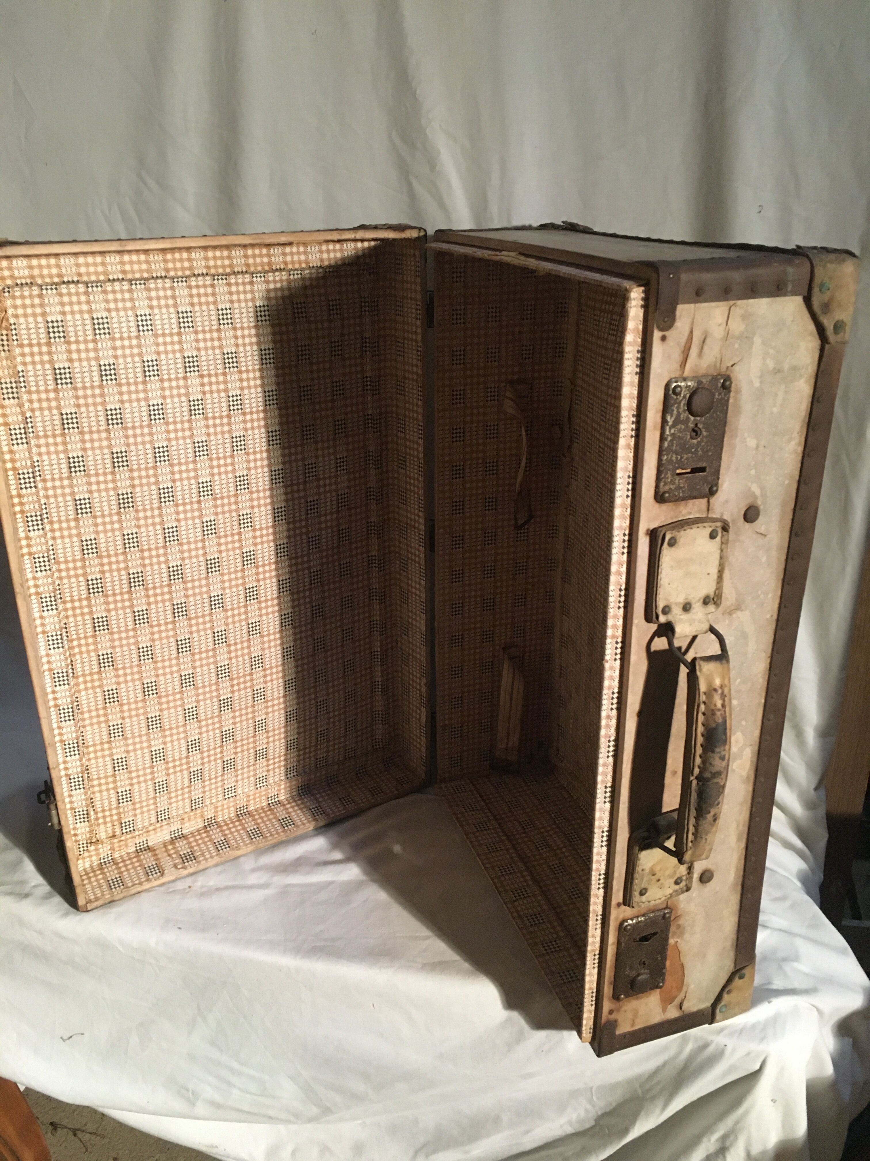 Vintage wood and cardboard case