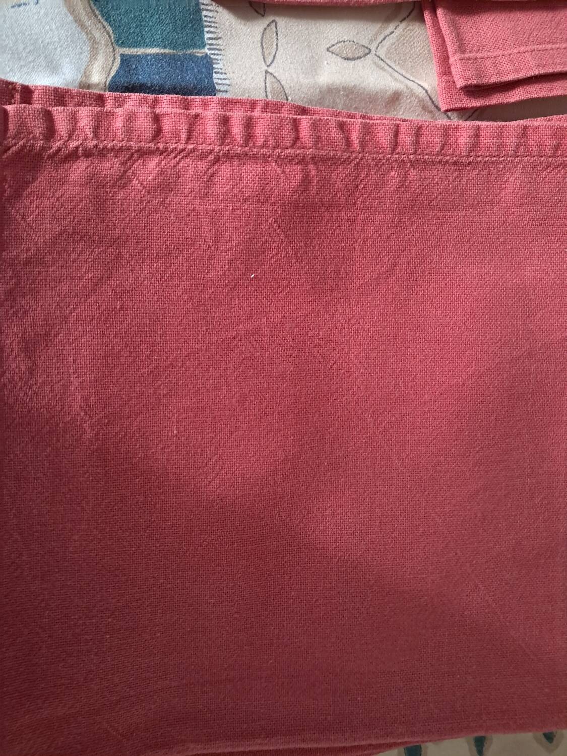 Oval tablecloth for 12 place settings