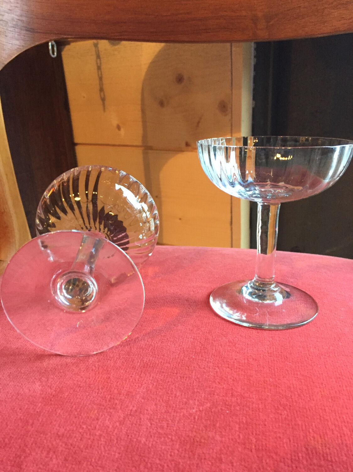 2 champagne glasses
