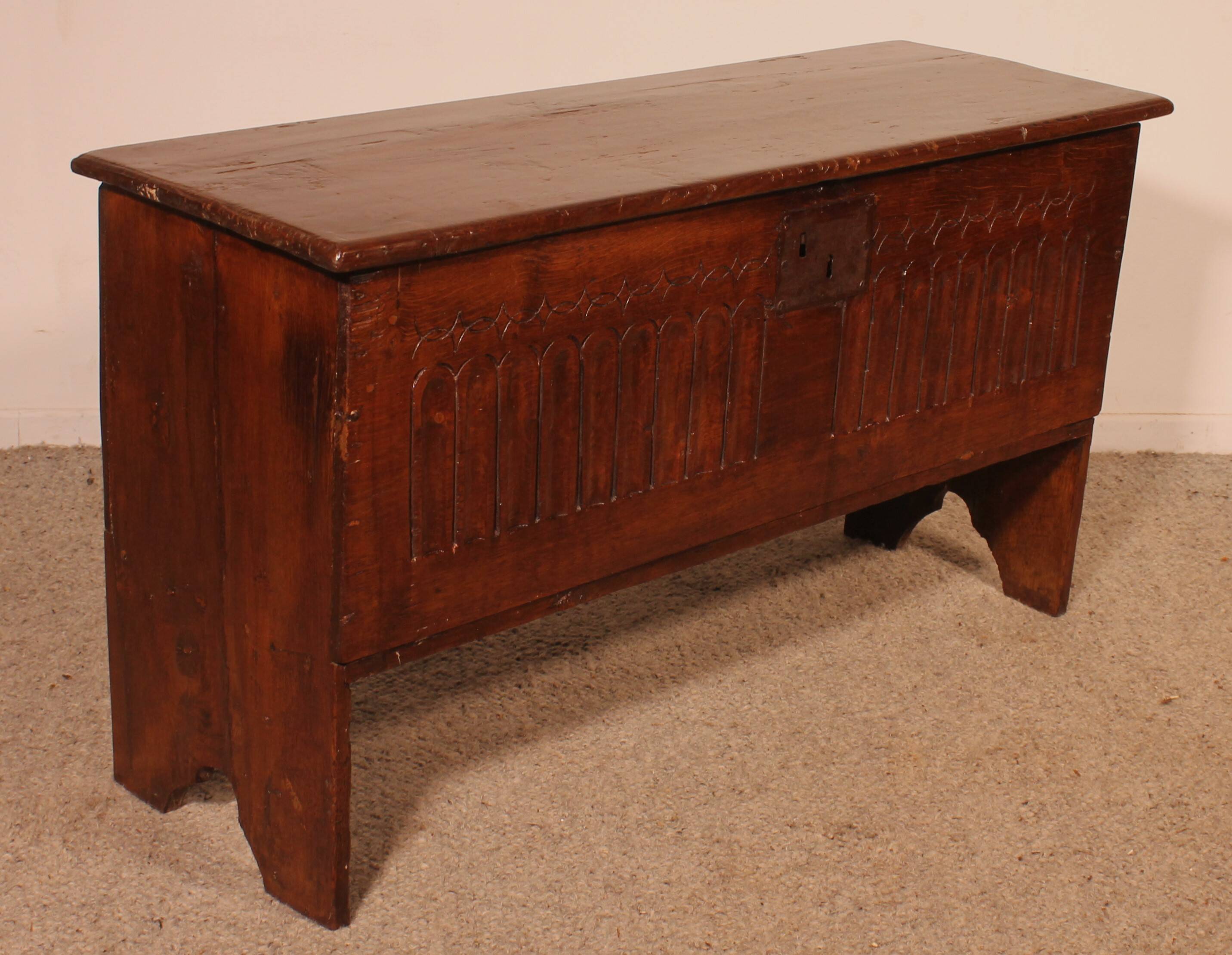 Oak Saber Chest Circa 1600