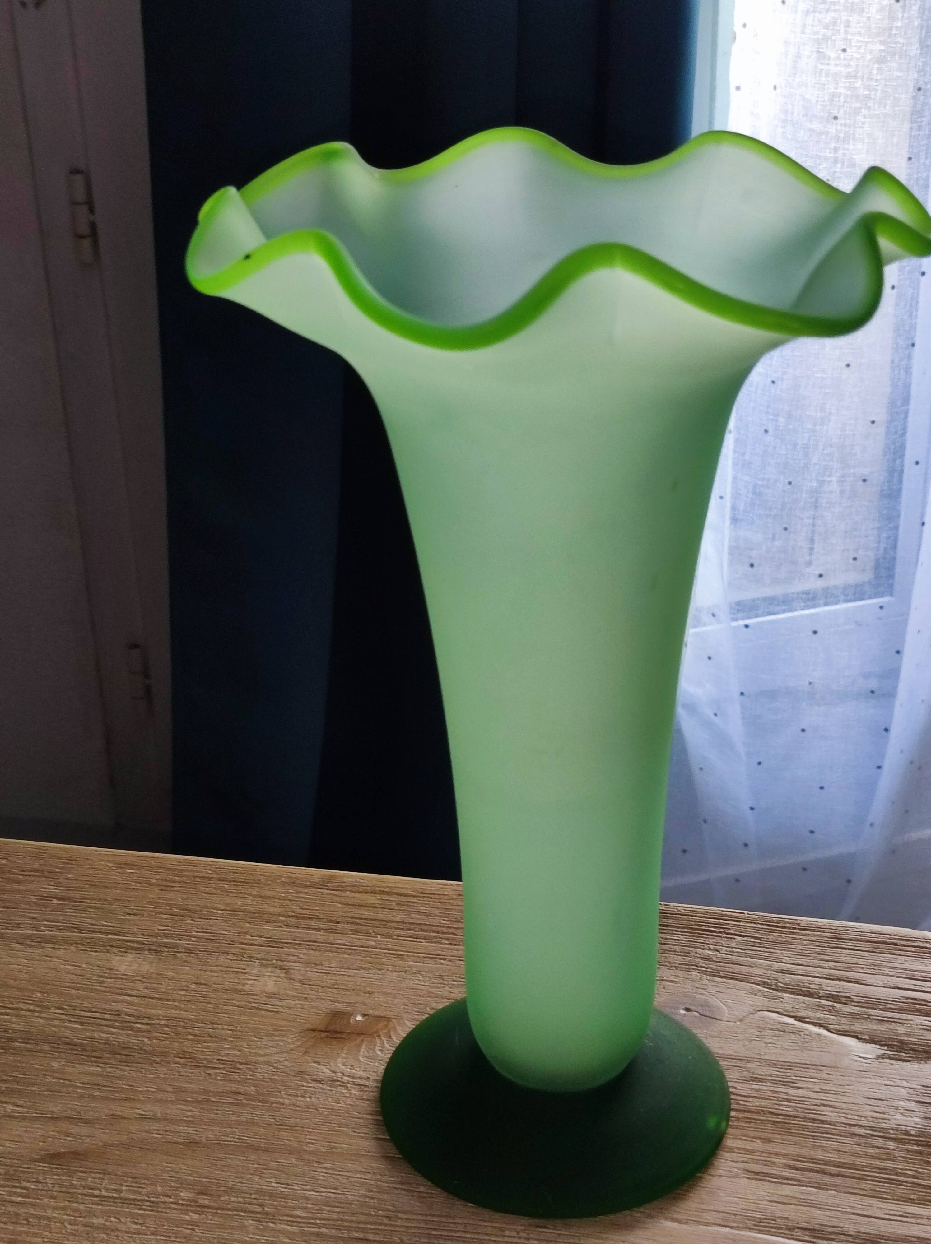 Vintage corolla vase