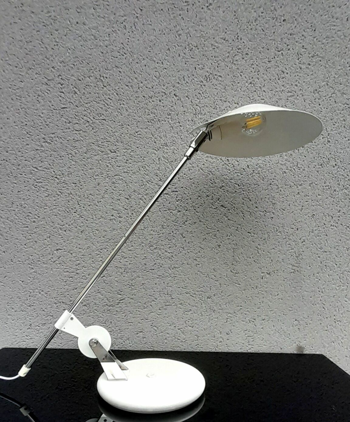 Aluminor 60s desk lamp