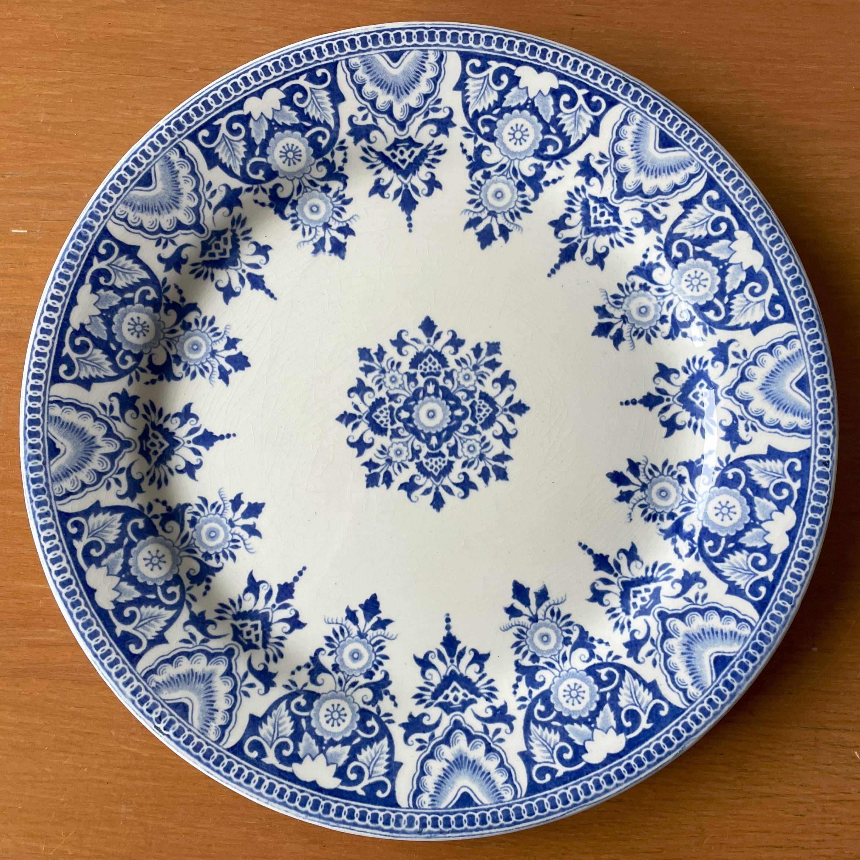 6 old flat plates in Gien earthenware