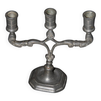 Small three-armed candlestick in pewter.