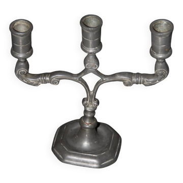 Small three-armed candlestick in pewter.