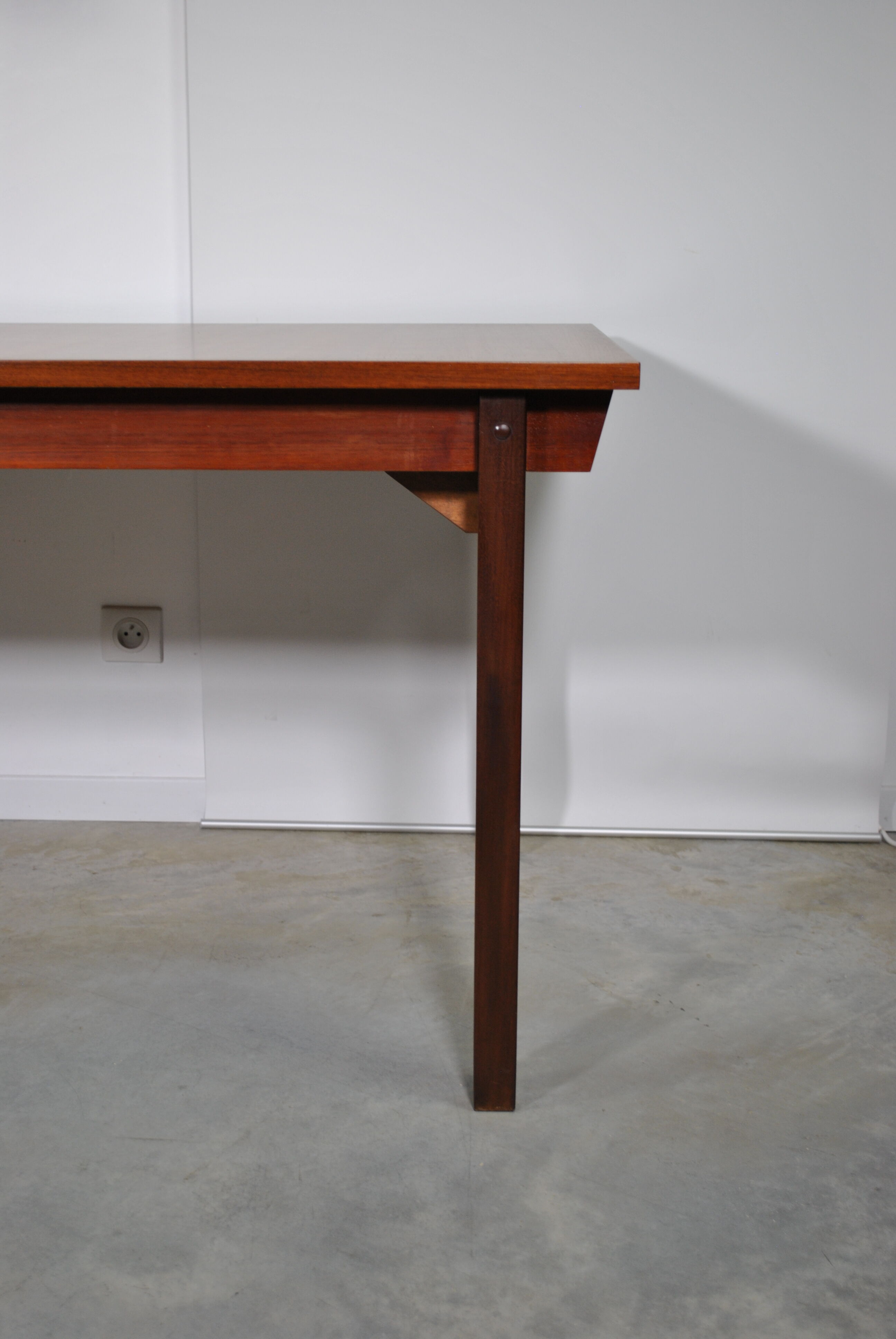 Extendable dining table in 1970 teak