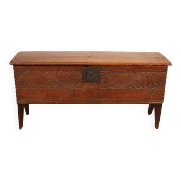 oak chest - 16th century
