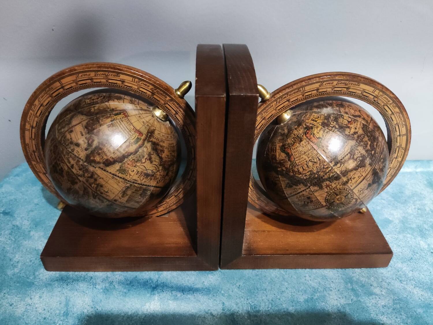 Serre- livres globe