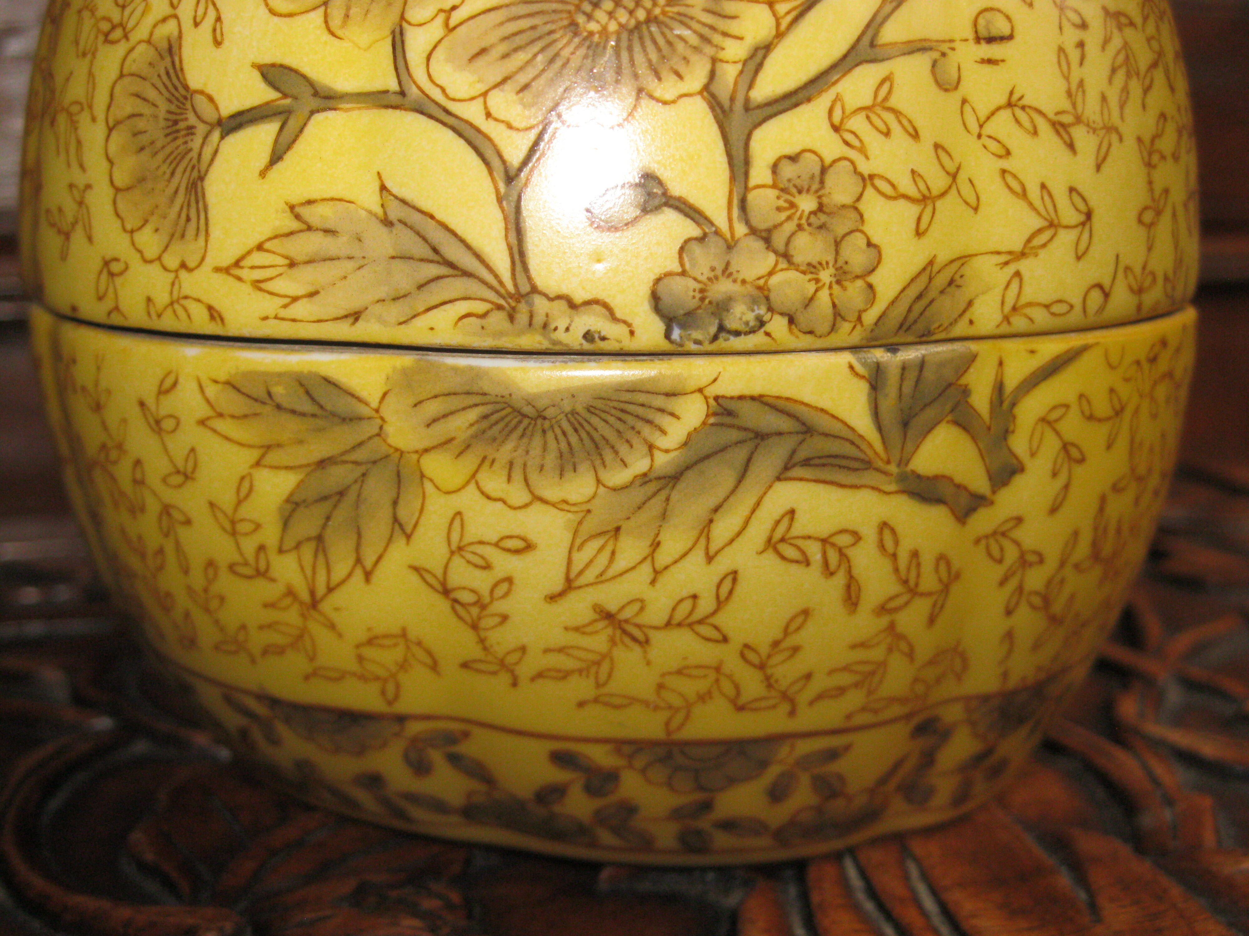 Pot covered Chinese ceramic