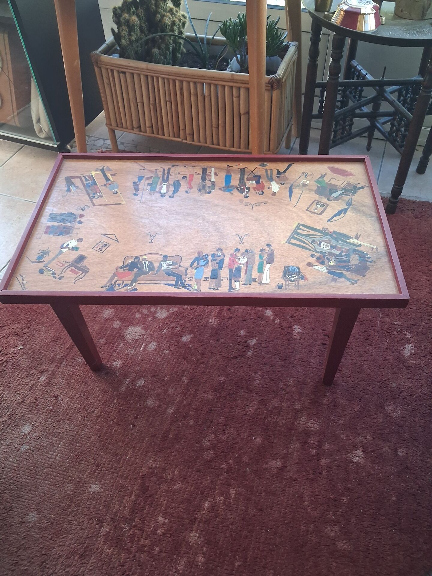 Table basse en bois scènes peintes midcentury