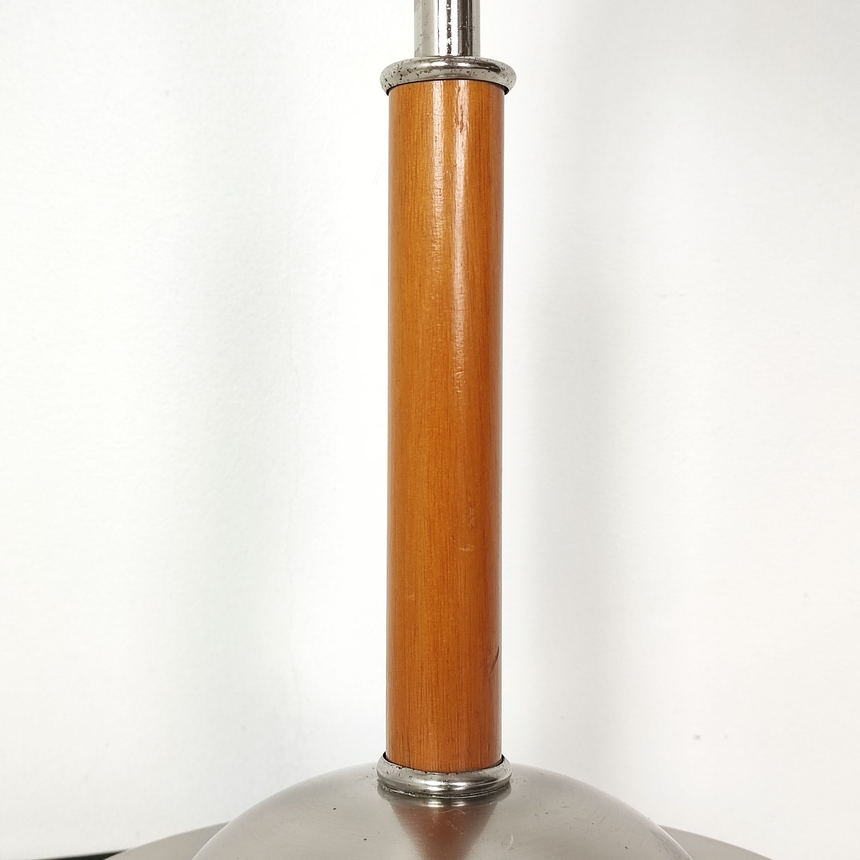 Articulated desk lamp