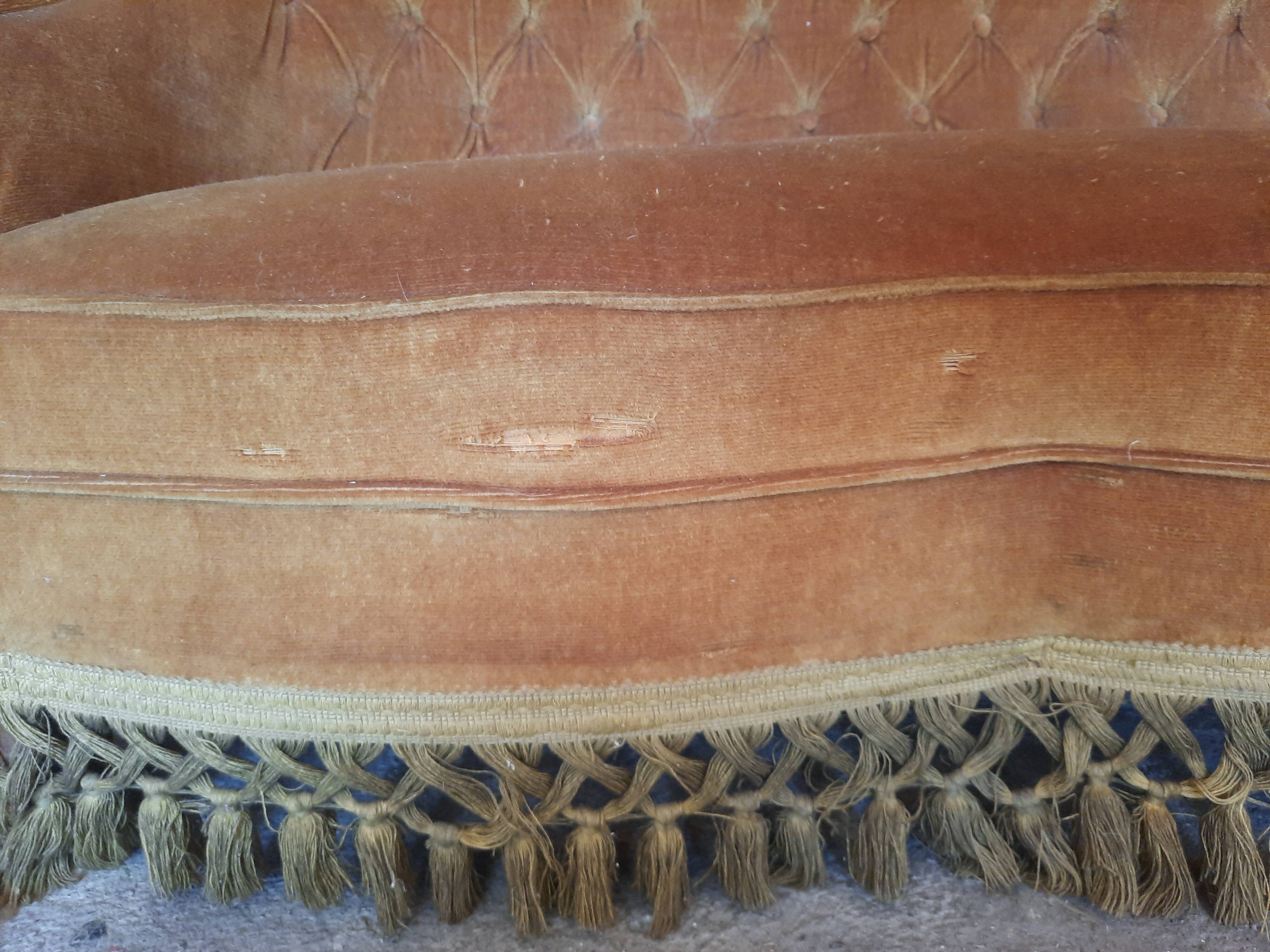 Two-seater sofa toad style
