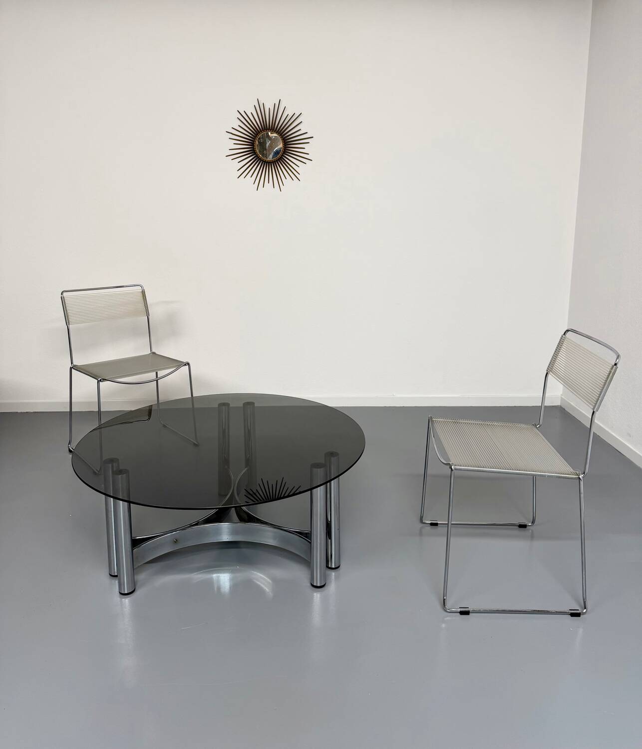 Round coffee table in smoked glass and chrome steel, 1970s design.