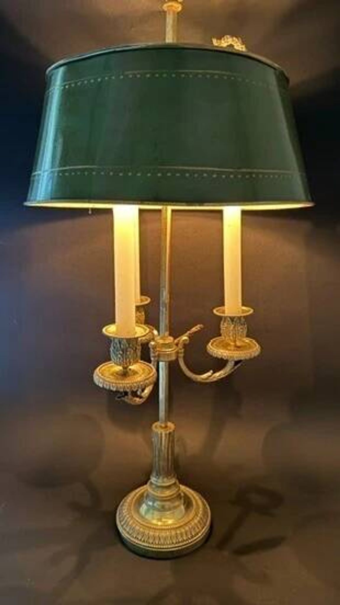 Bronze bouillotte lamp from the 19th century.