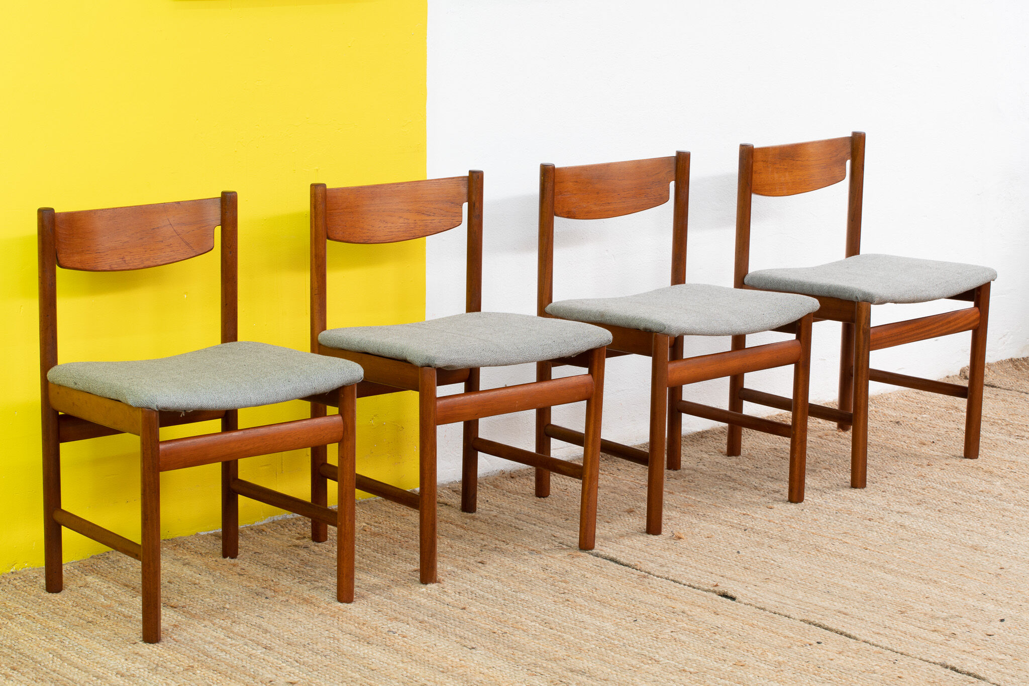 4 chaises scandinaves vintage – 44 cm