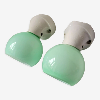 Duo of wall lamps in porcelain and green opaline