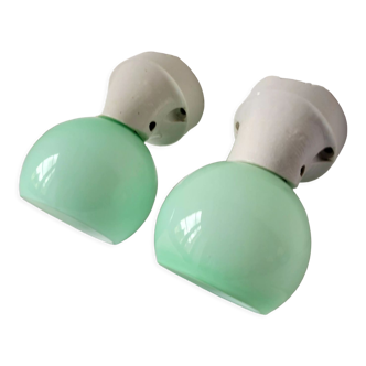 Duo of wall lamps in porcelain and green opaline