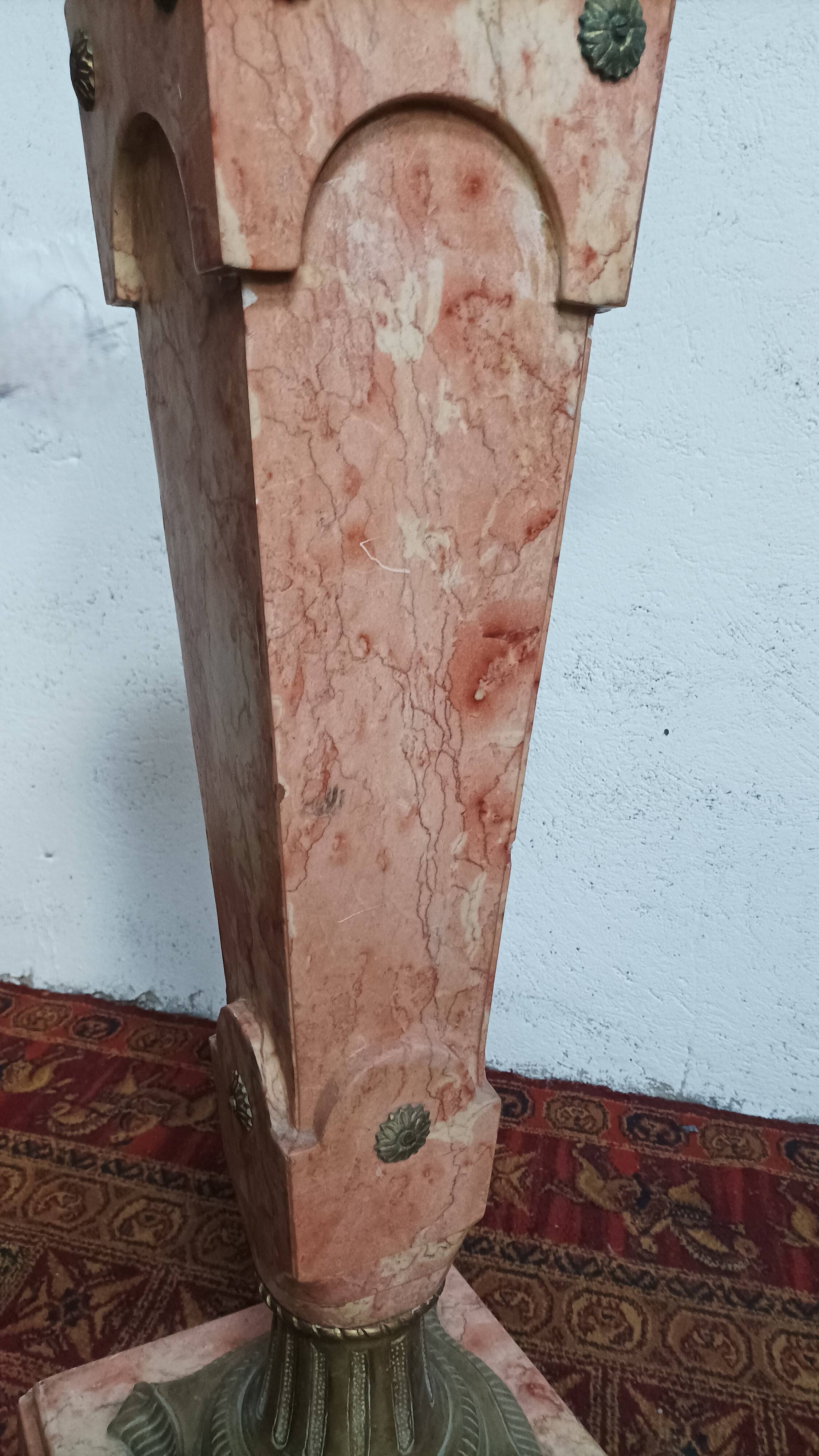 Tall column in pink marble and bronze, Louis XVI style