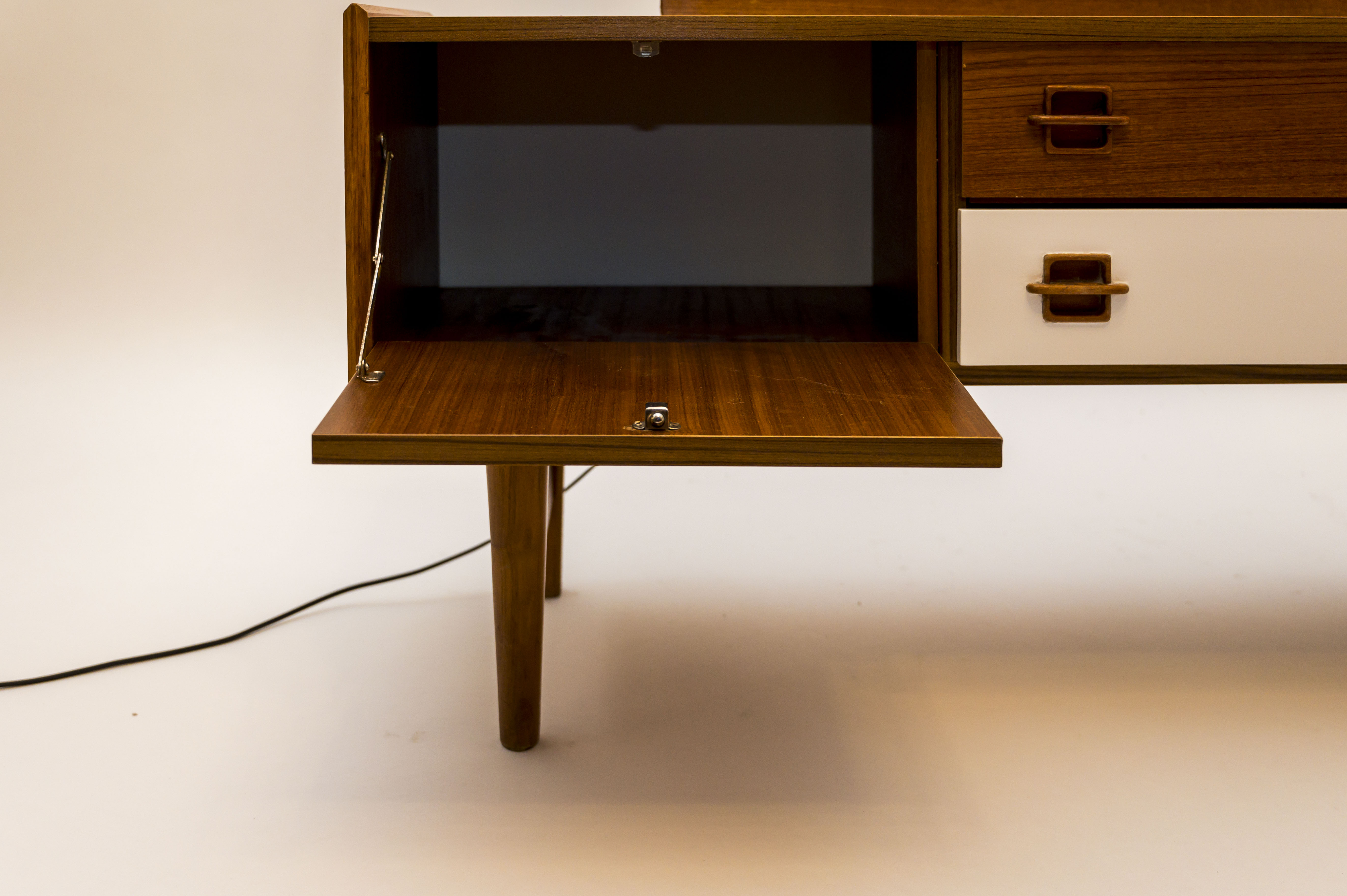 50s two-tone dressing table