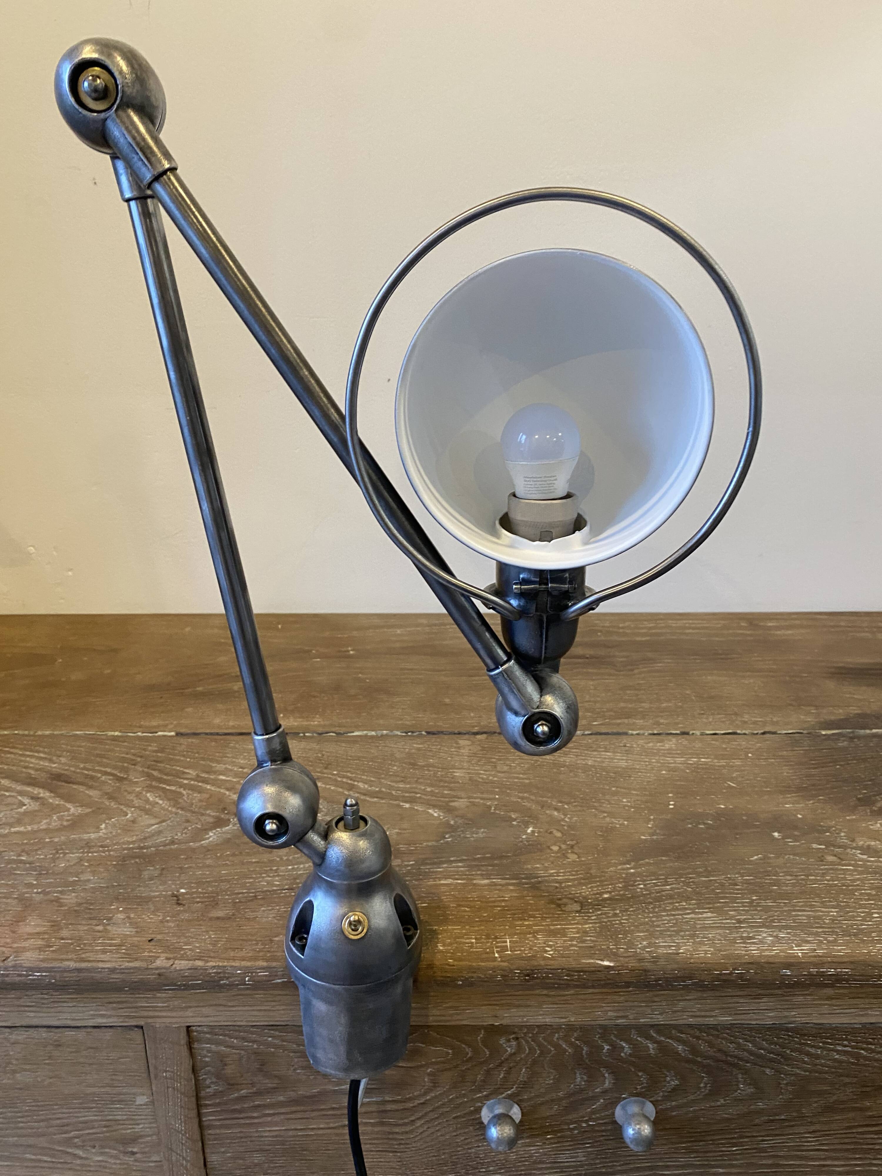Lampe de bureau Jieldé jielde 2 bras de 40cm avec base étau graphite indus