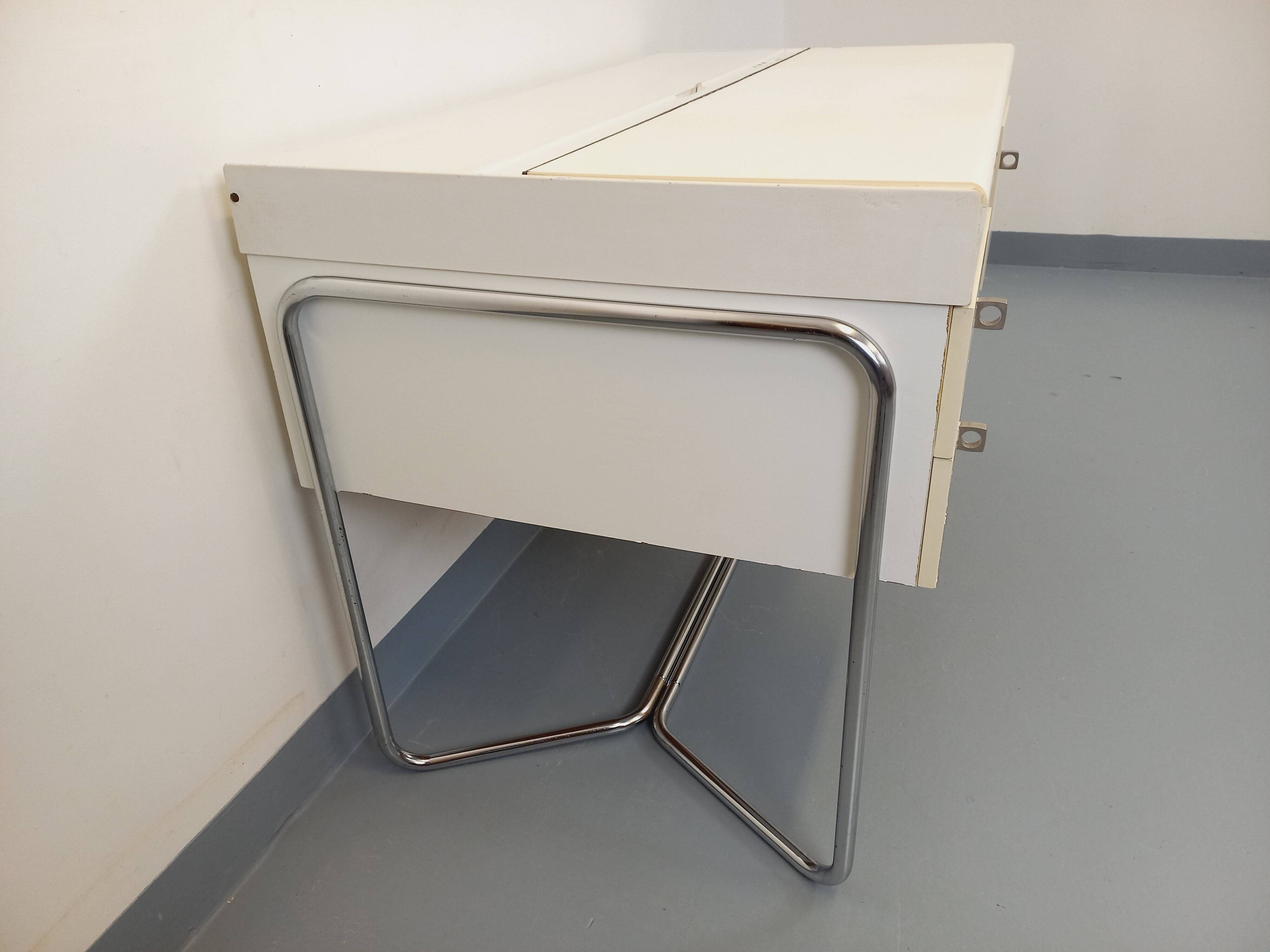 Vintage Bauhaus style desk in melamine and chrome metal from the 1970s.