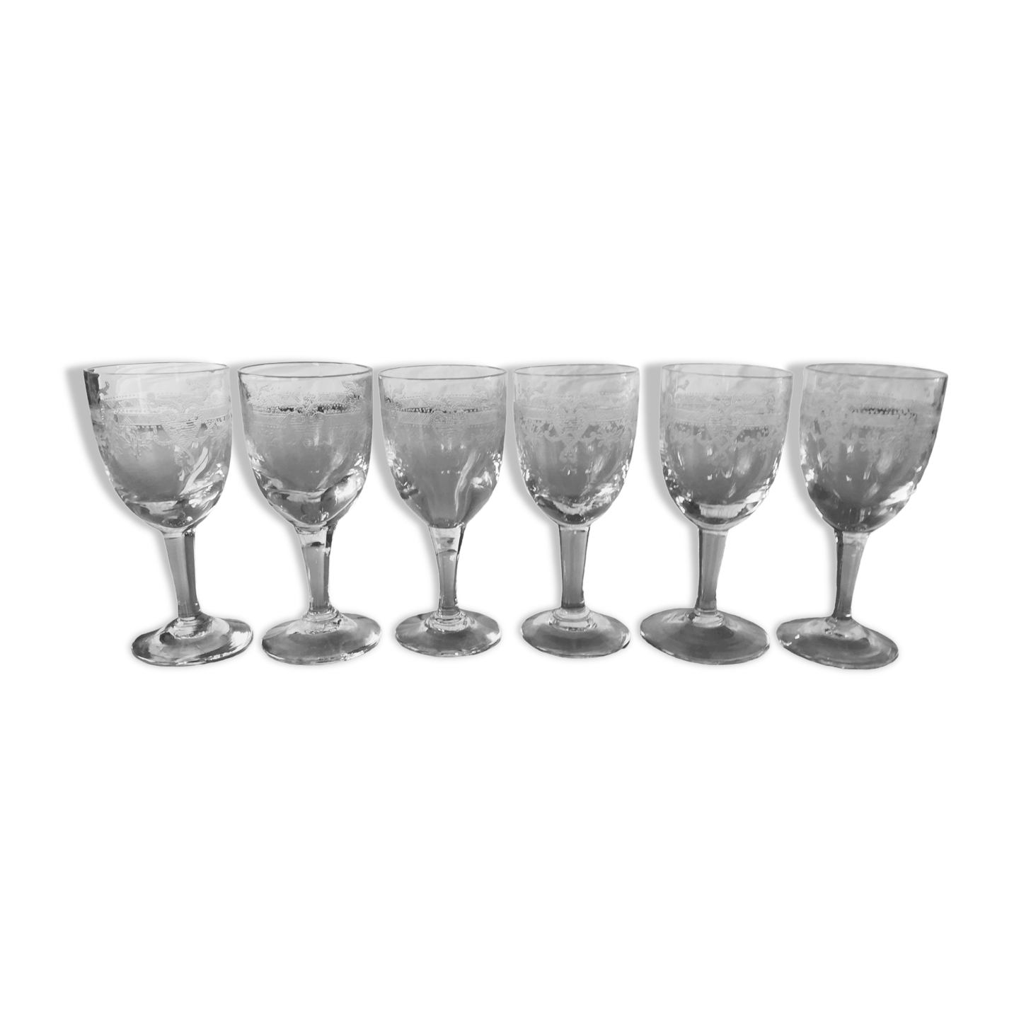 Set of 6 engraved crystal glasses