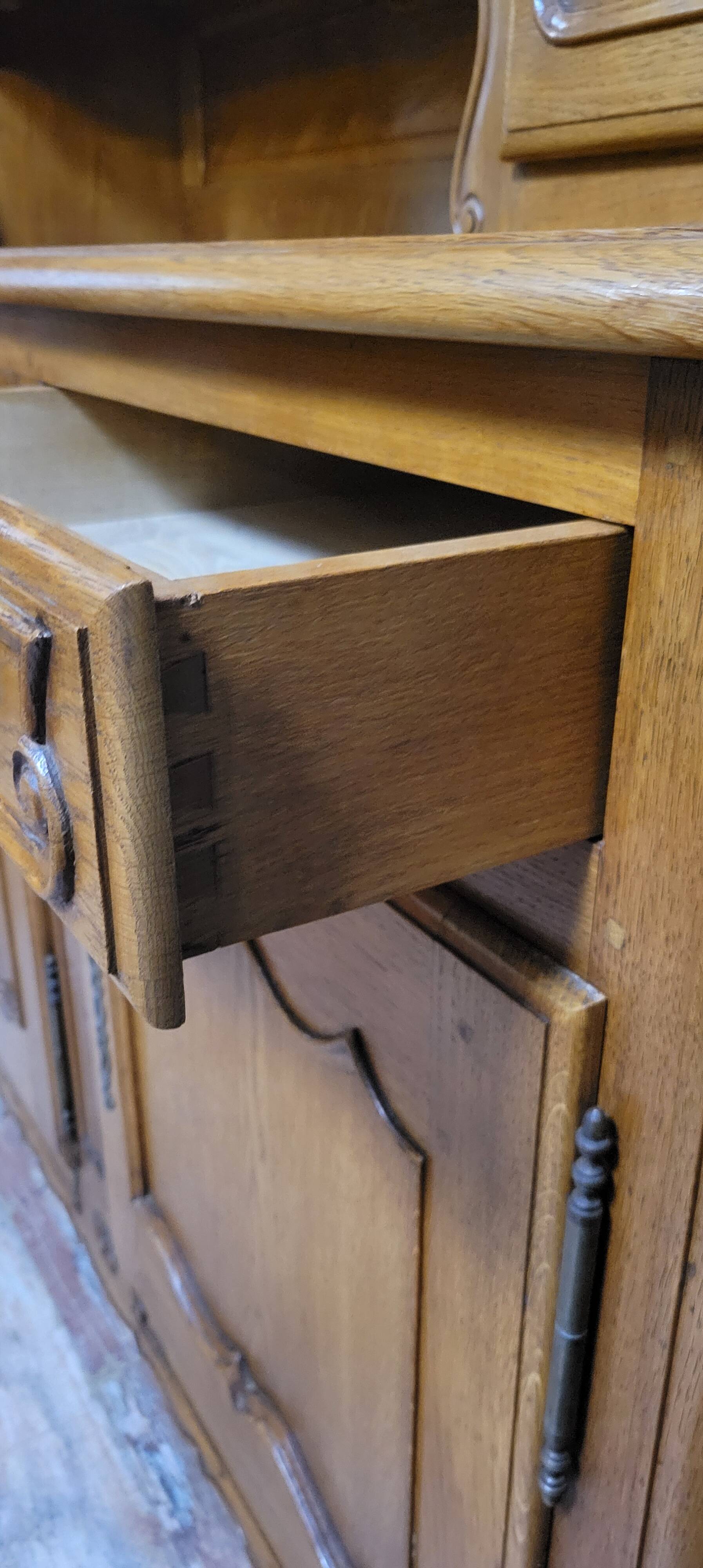 Important two-body buffet in Louis XV style made of solid ash.