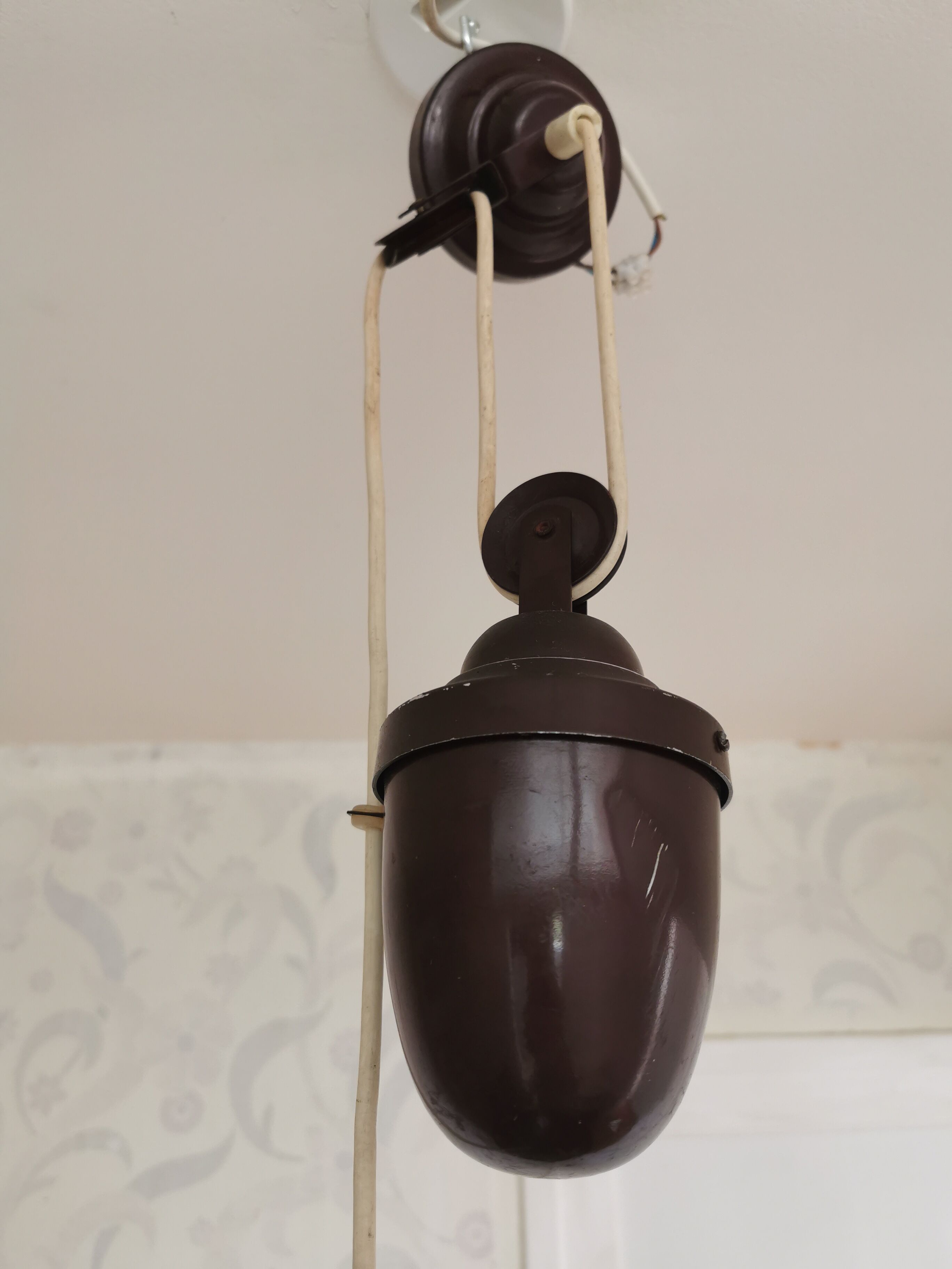 Vintage pulley suspension