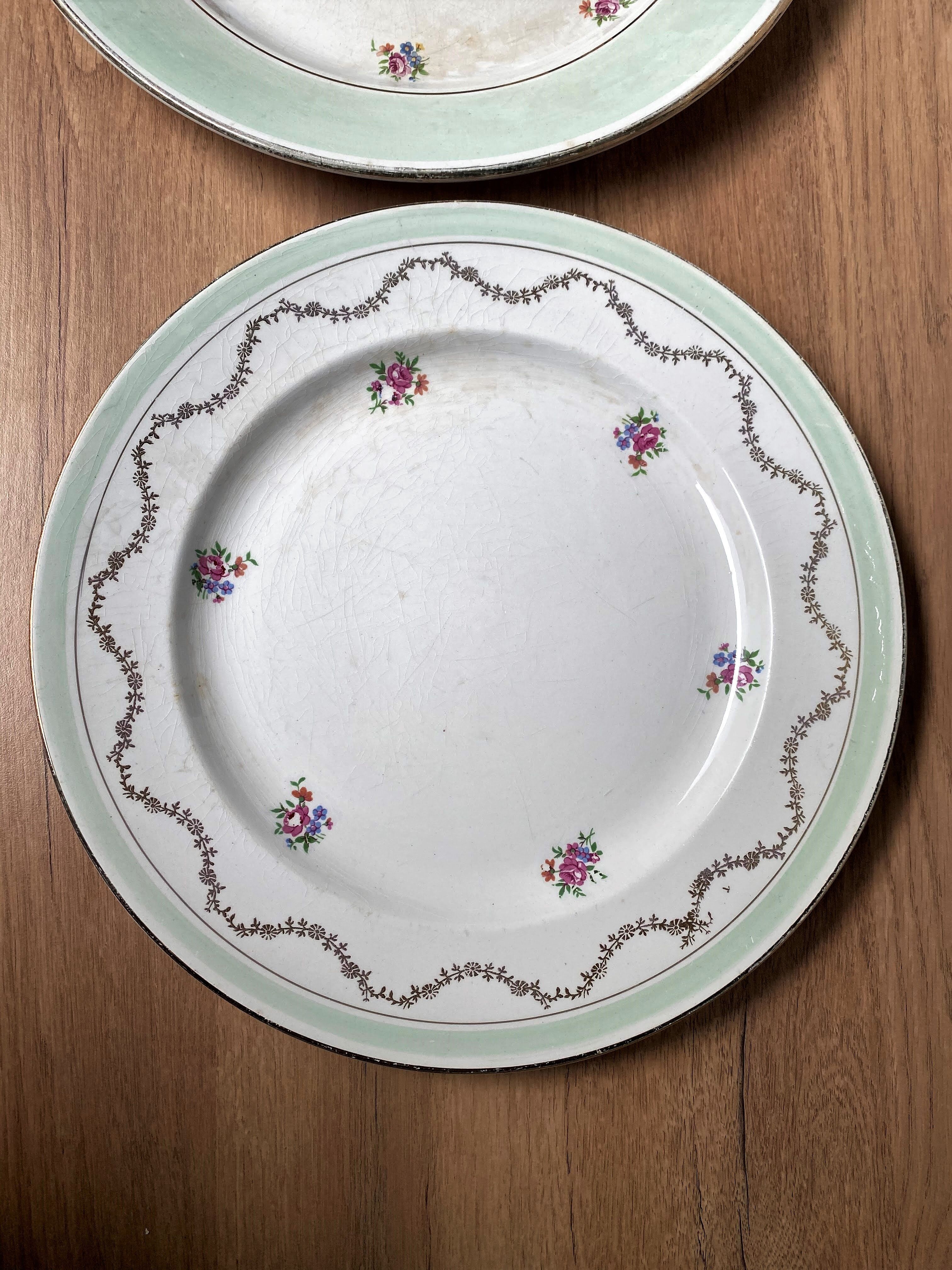 Set of 2 mismatched serving dishes