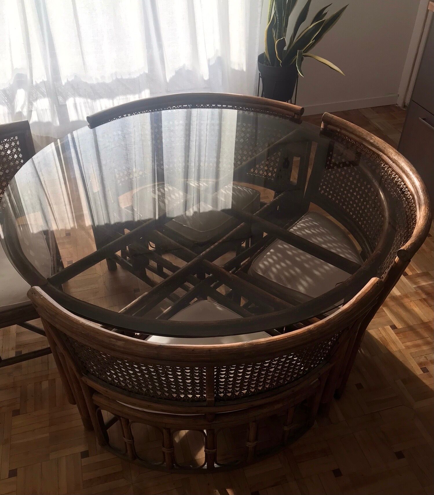 Rattan dining table with chairs (80s)